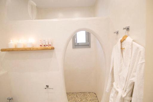 Shades Of White Apartment Emporio (Santorini)