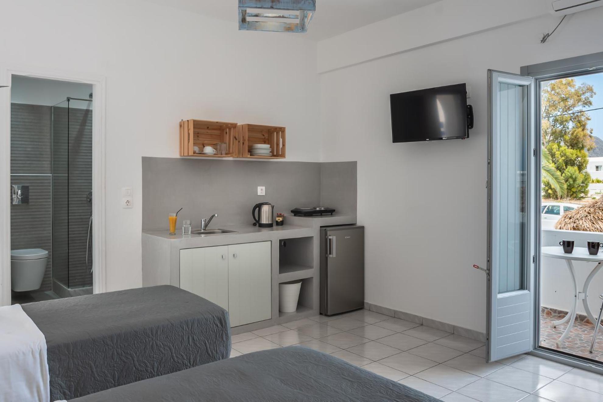 Valvis Aparthotel Perissa (Santorini)