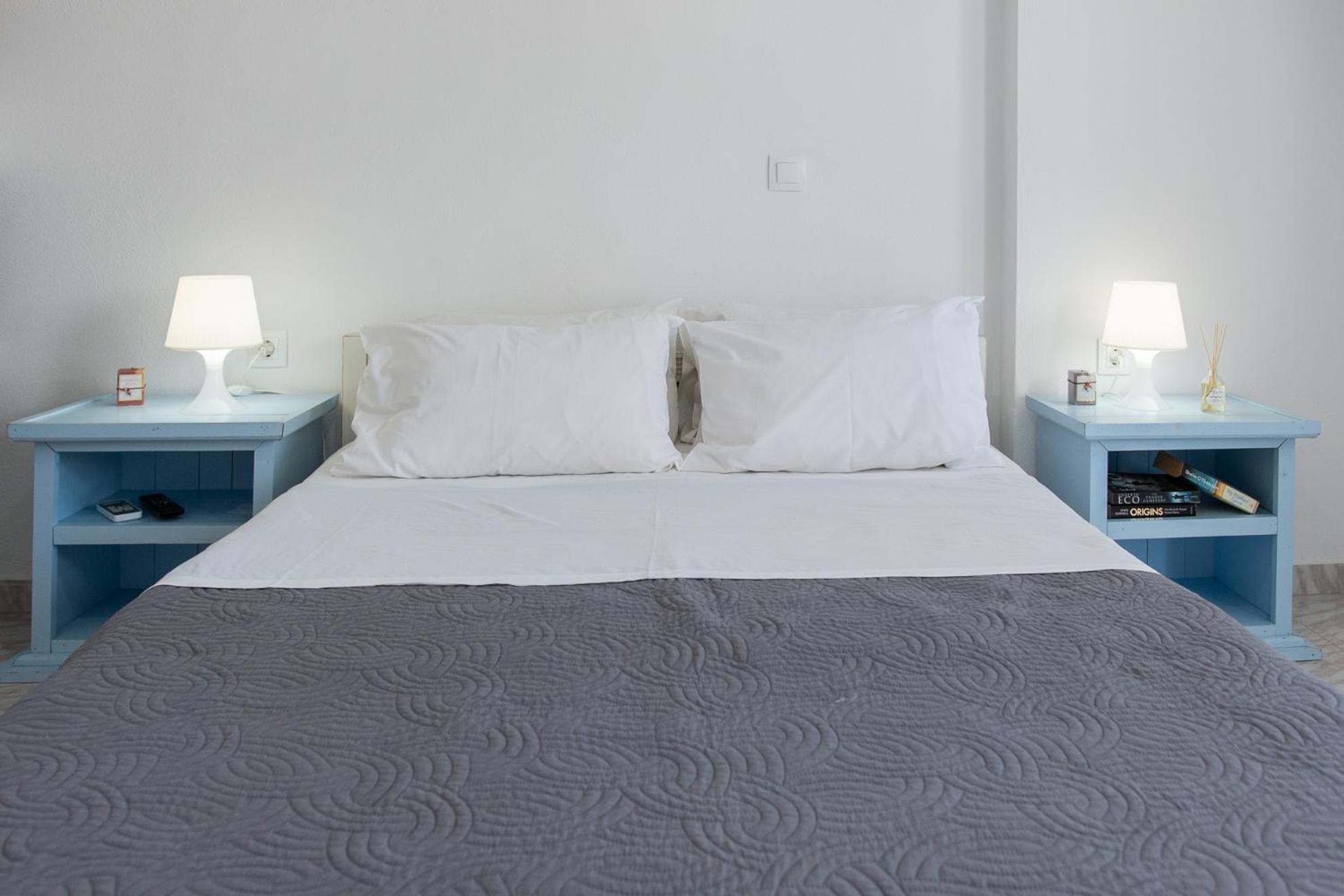 Aparthotel Valvis Perissa (Santorini)