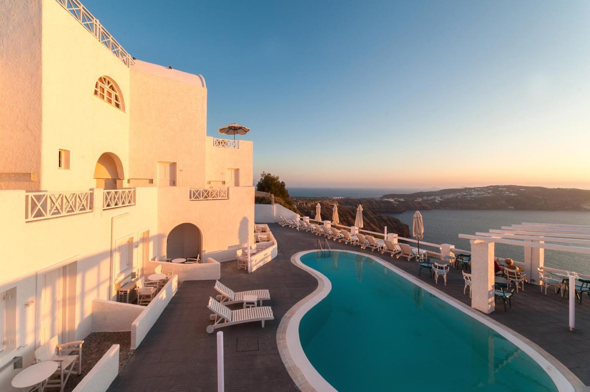Artemis Hotel 4*