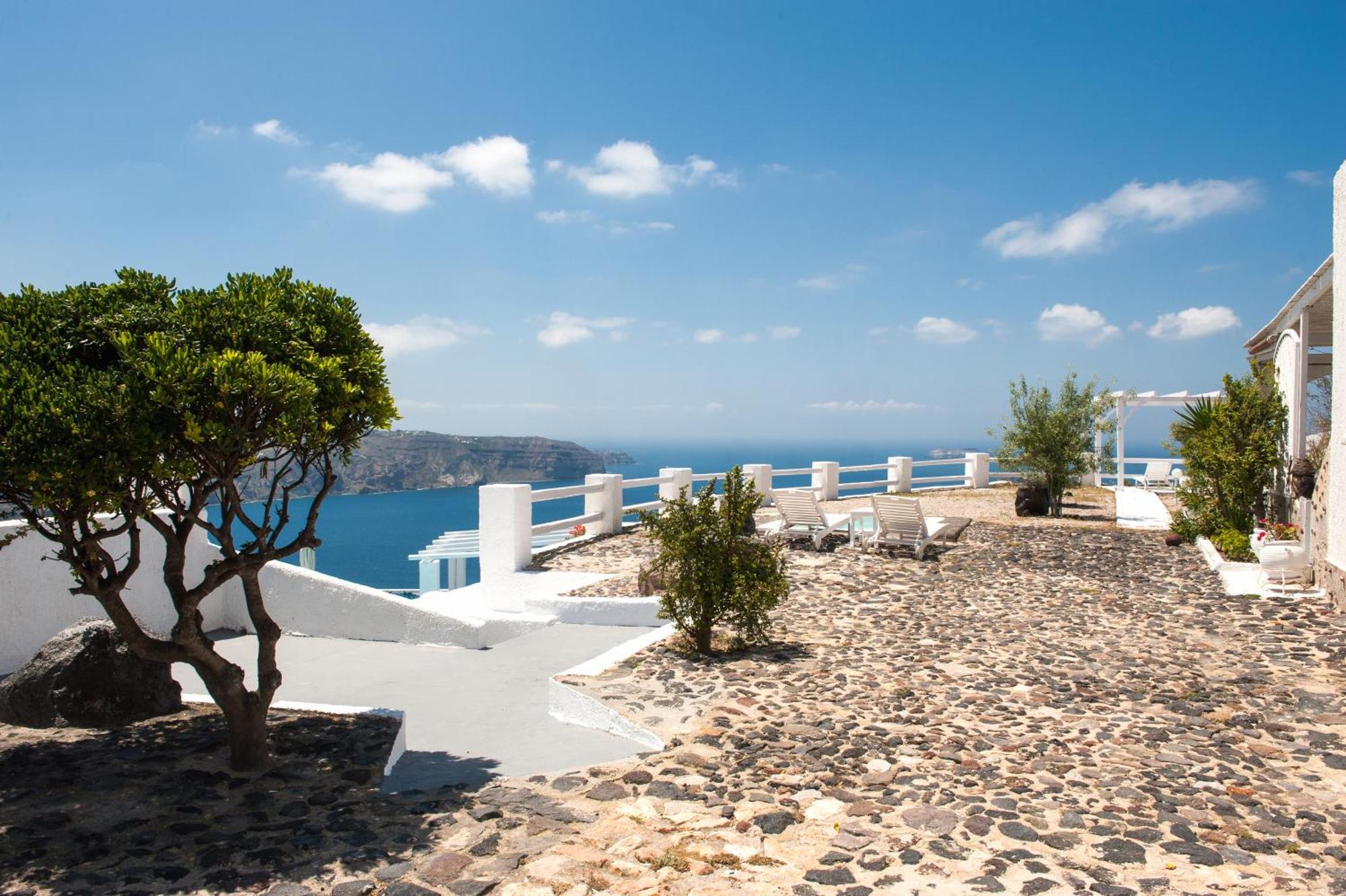 Artemis Hotel