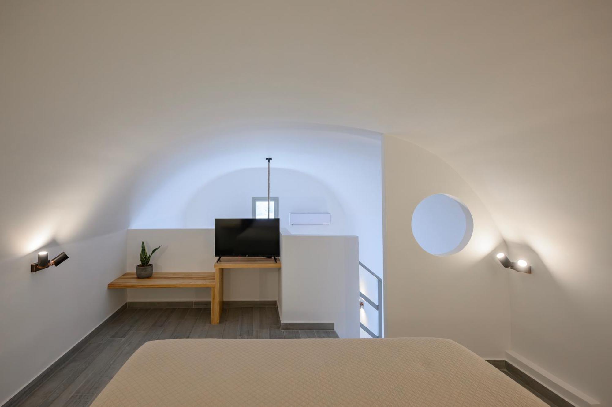 Aegean Diamonds Luxury Monolithos (Santorini)