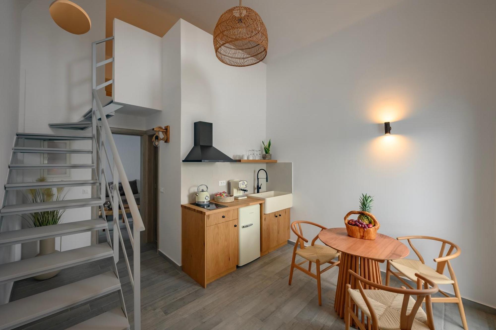 Aegean Diamonds Luxury Monolithos (Santorini)