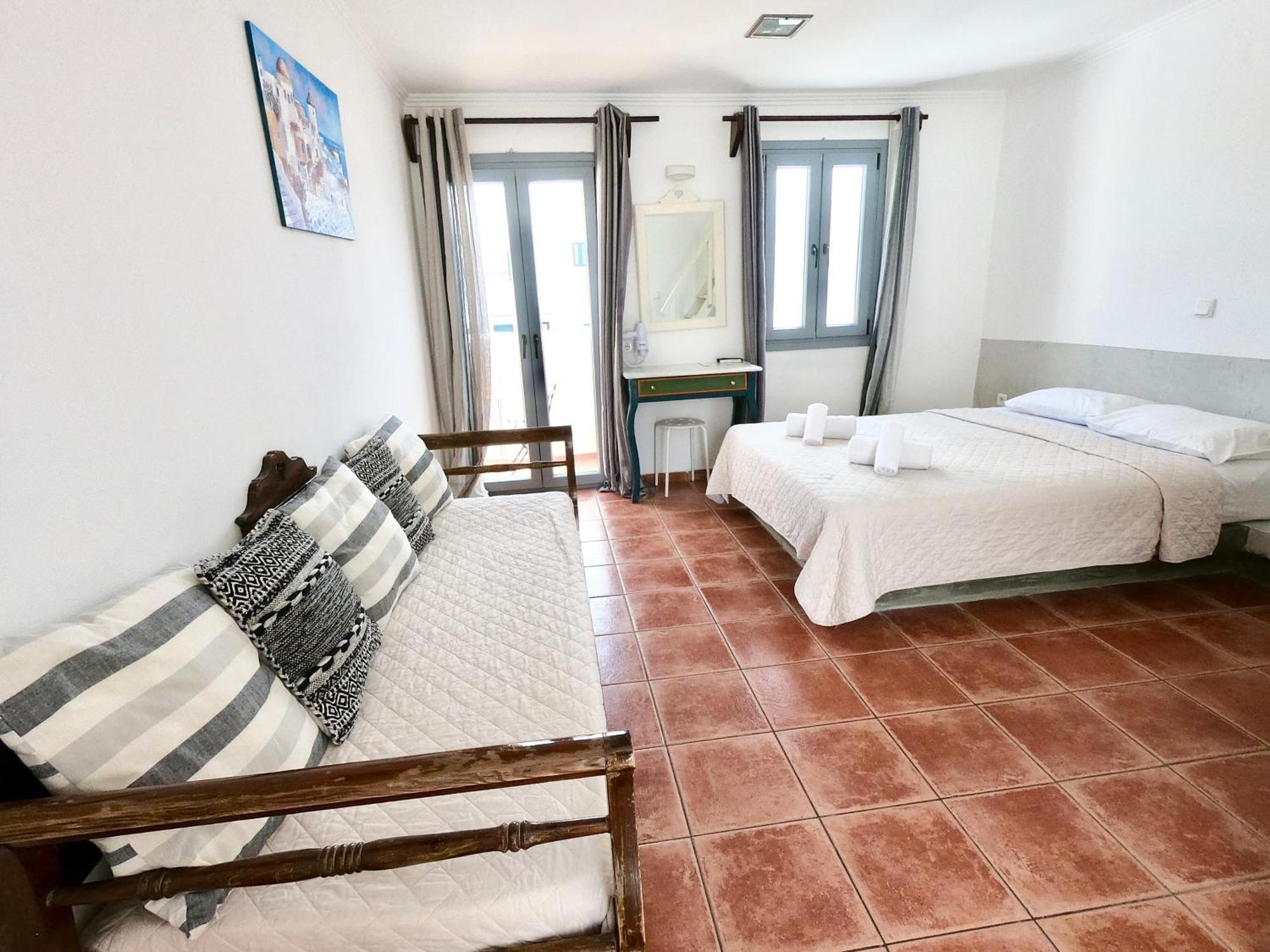 Aparthotel Anny & Perissa (Santorini)