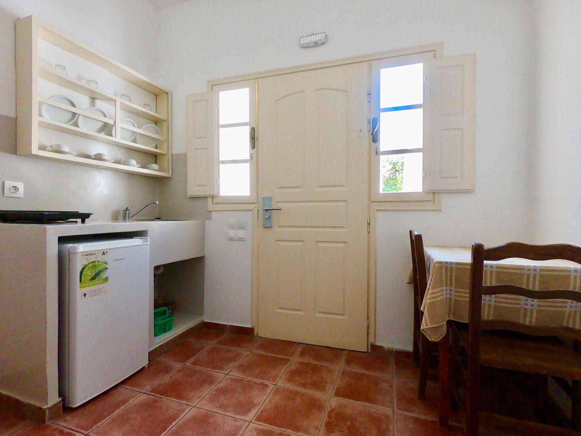 Anny & 3* Perissa (Santorini)