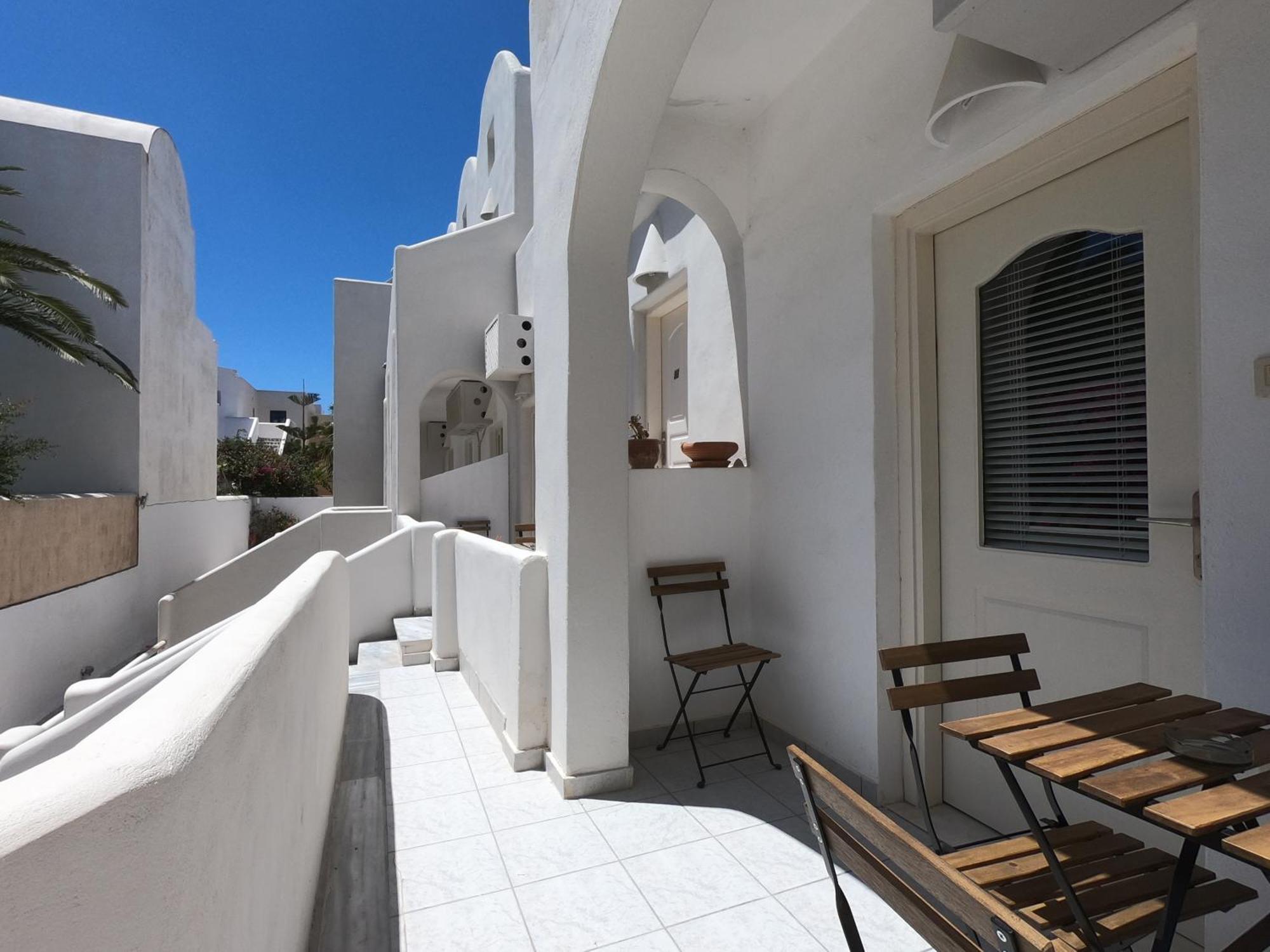 Aparthotel Anny & Perissa (Santorini)