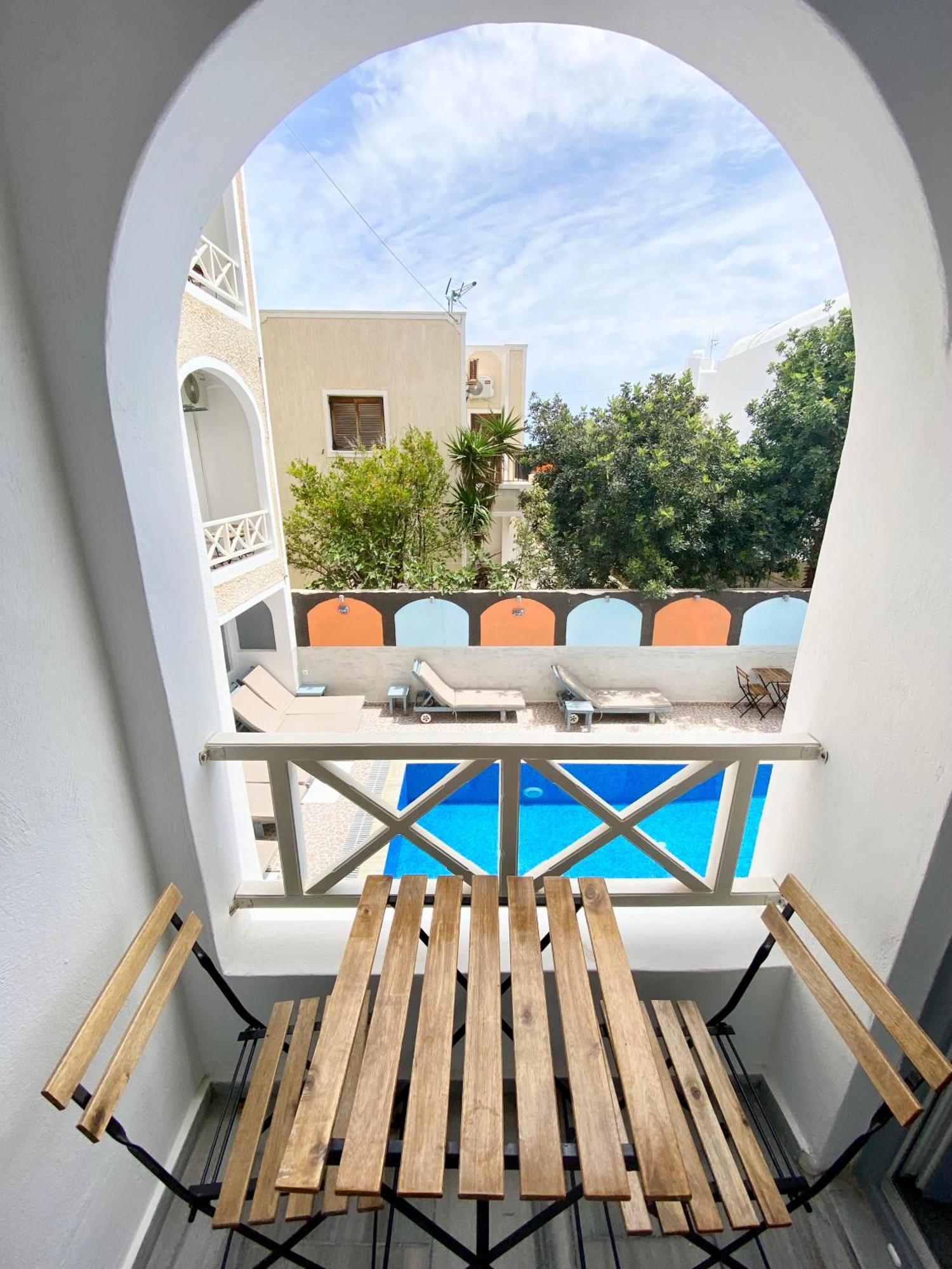 Aparthotel Anny & Perissa (Santorini)