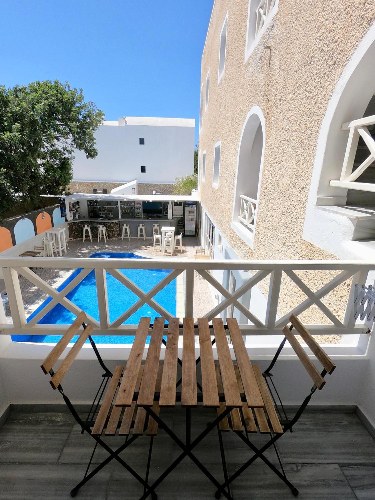 Anny & Perissa (Santorini)