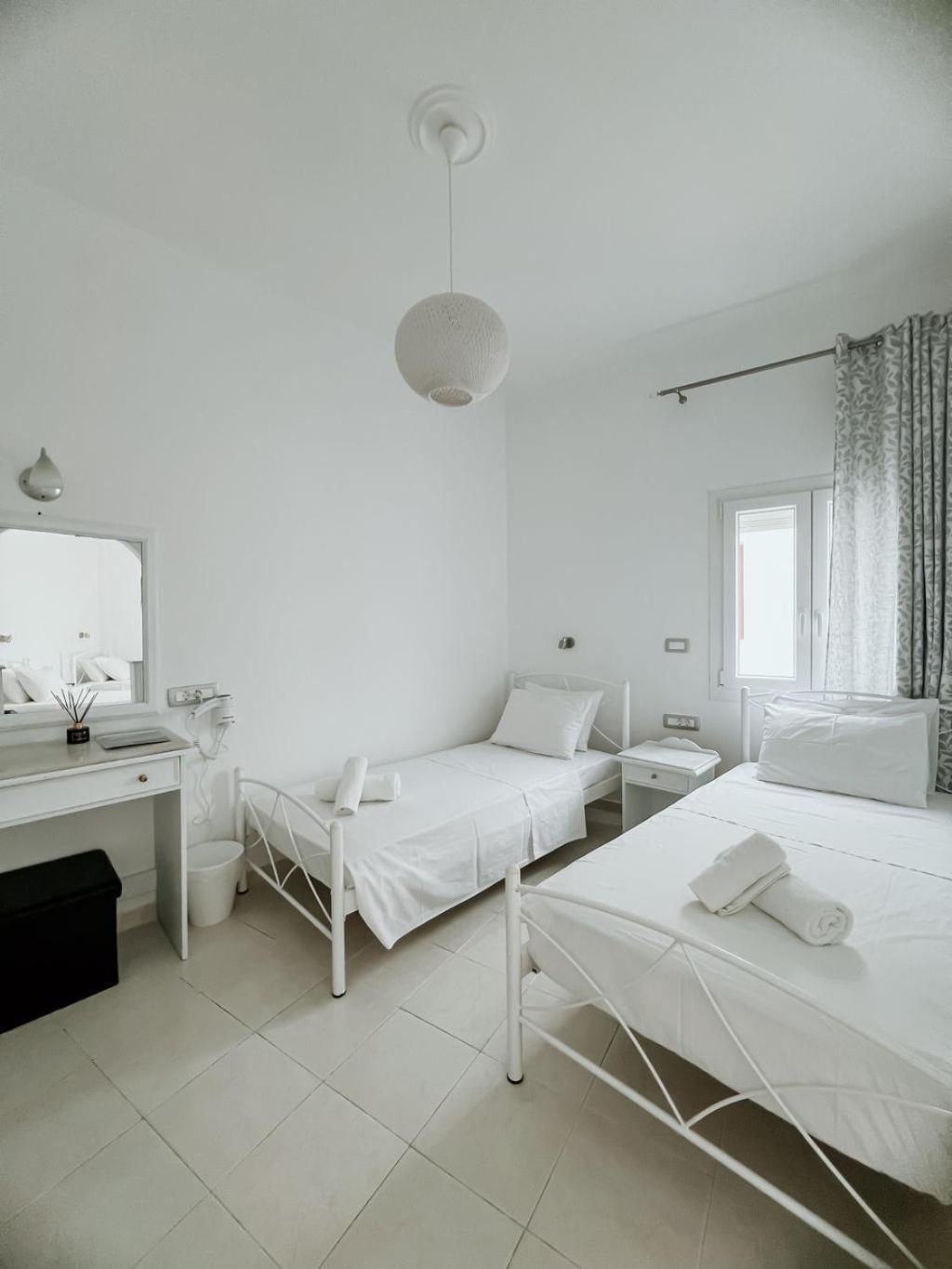 Hotel Thirasia Fira (Santorini)