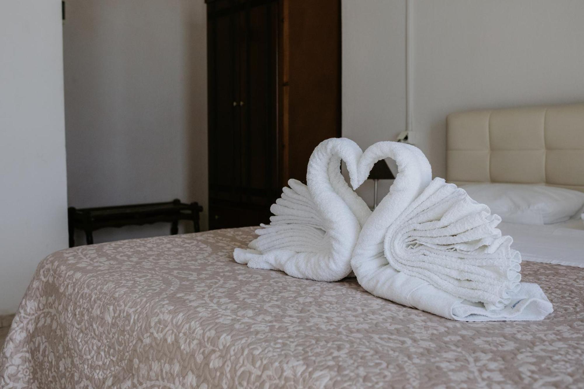 Thirasia Hotel