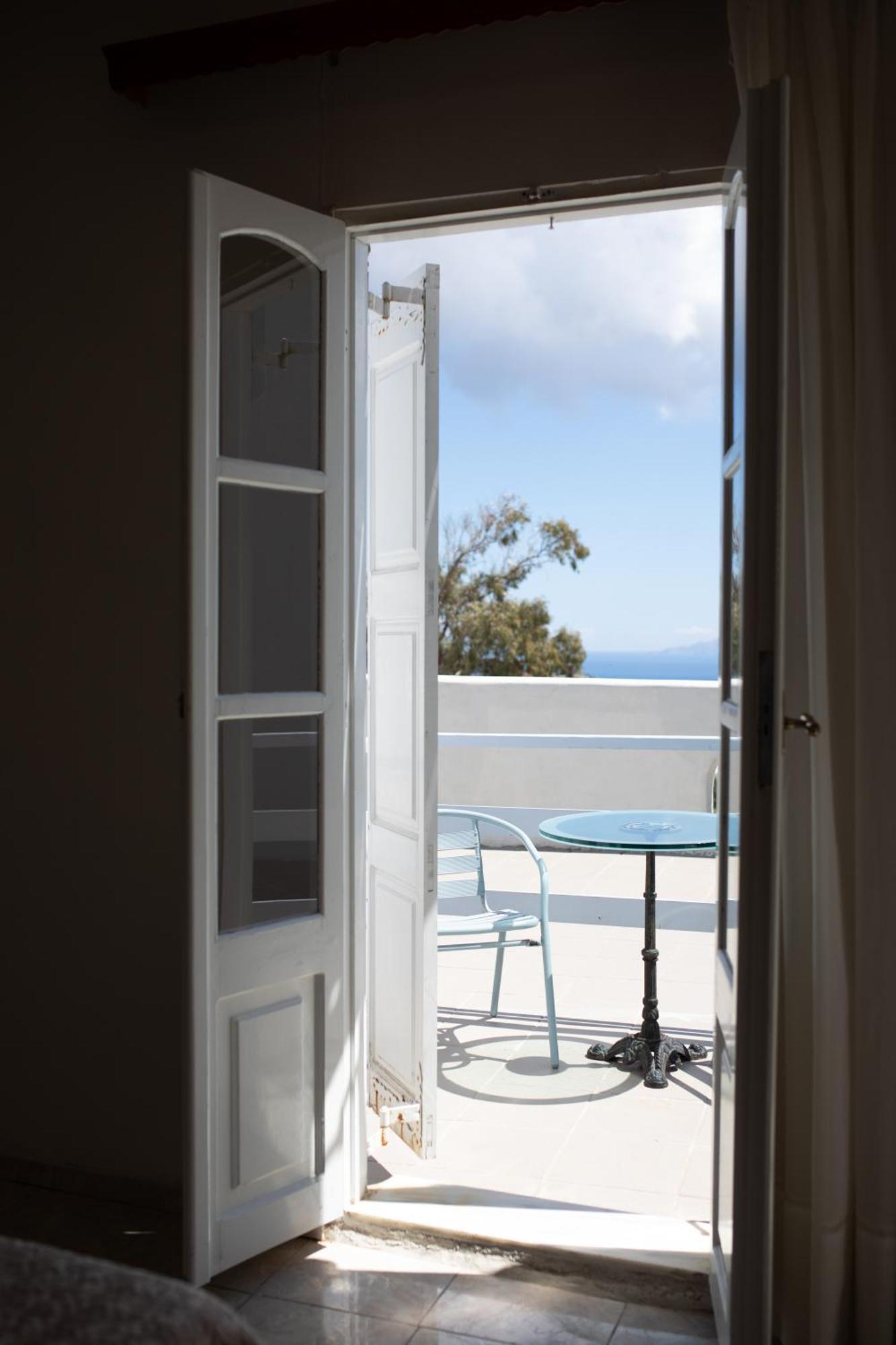 Thirasia Hotel