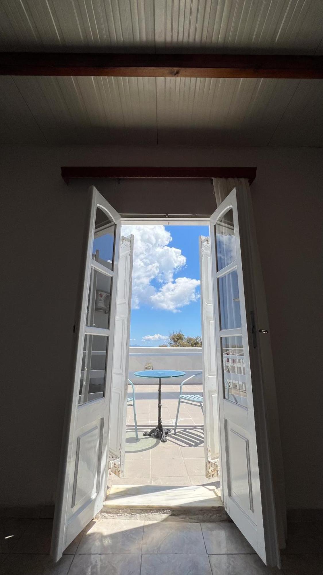 Thirasia 2* Fira (Santorini)
