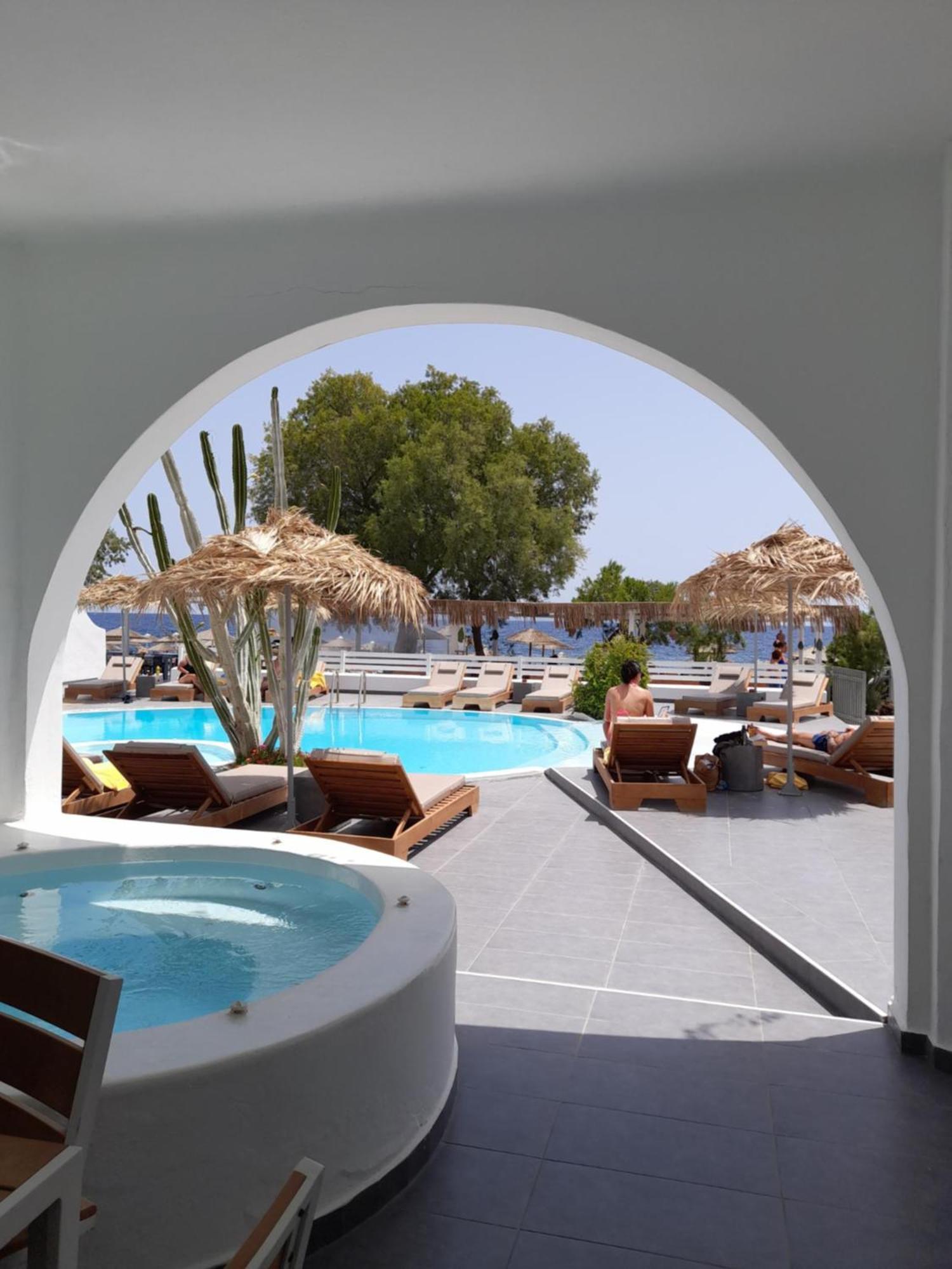 Nissia & Aparthotel Kamari (Santorini)