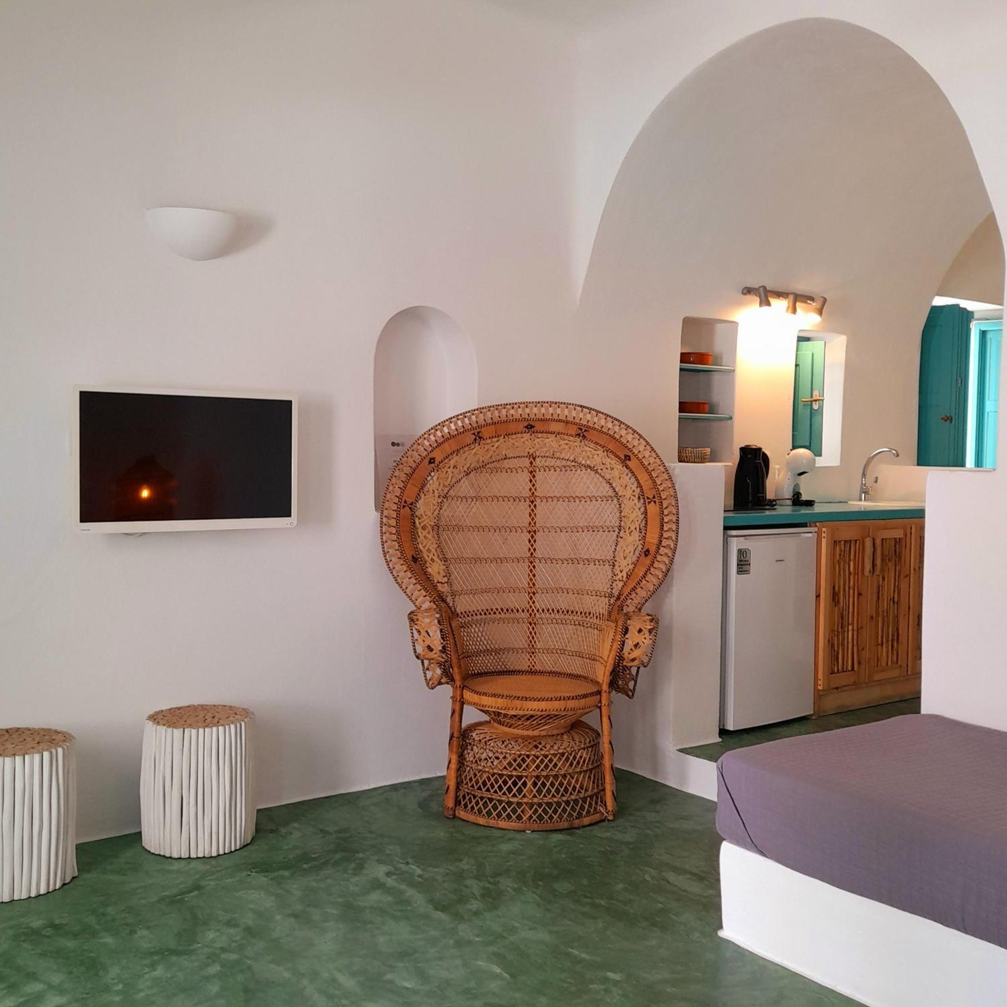 Nissia & 2* Kamari (Santorini)