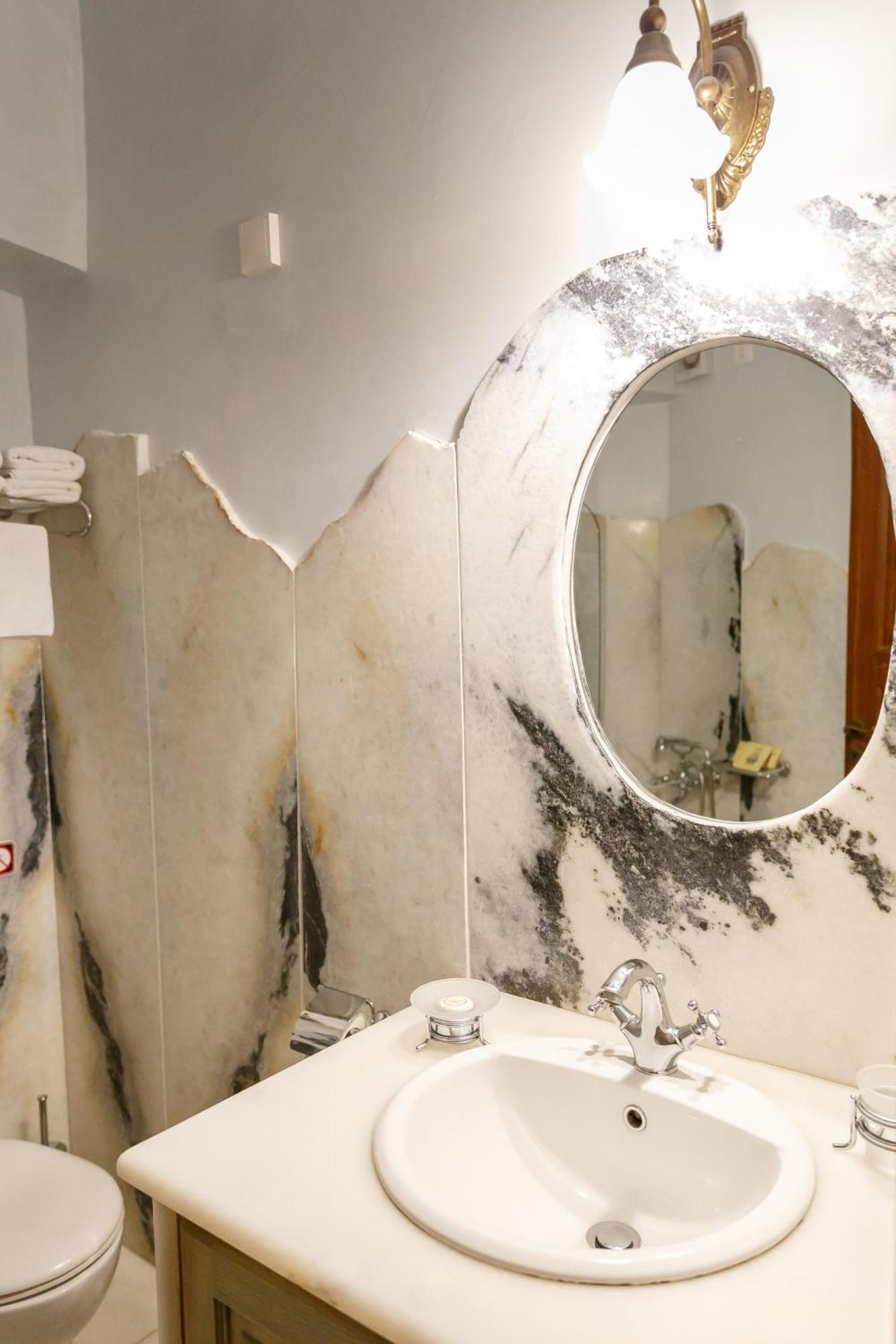 Smaro Aparthotel 3*