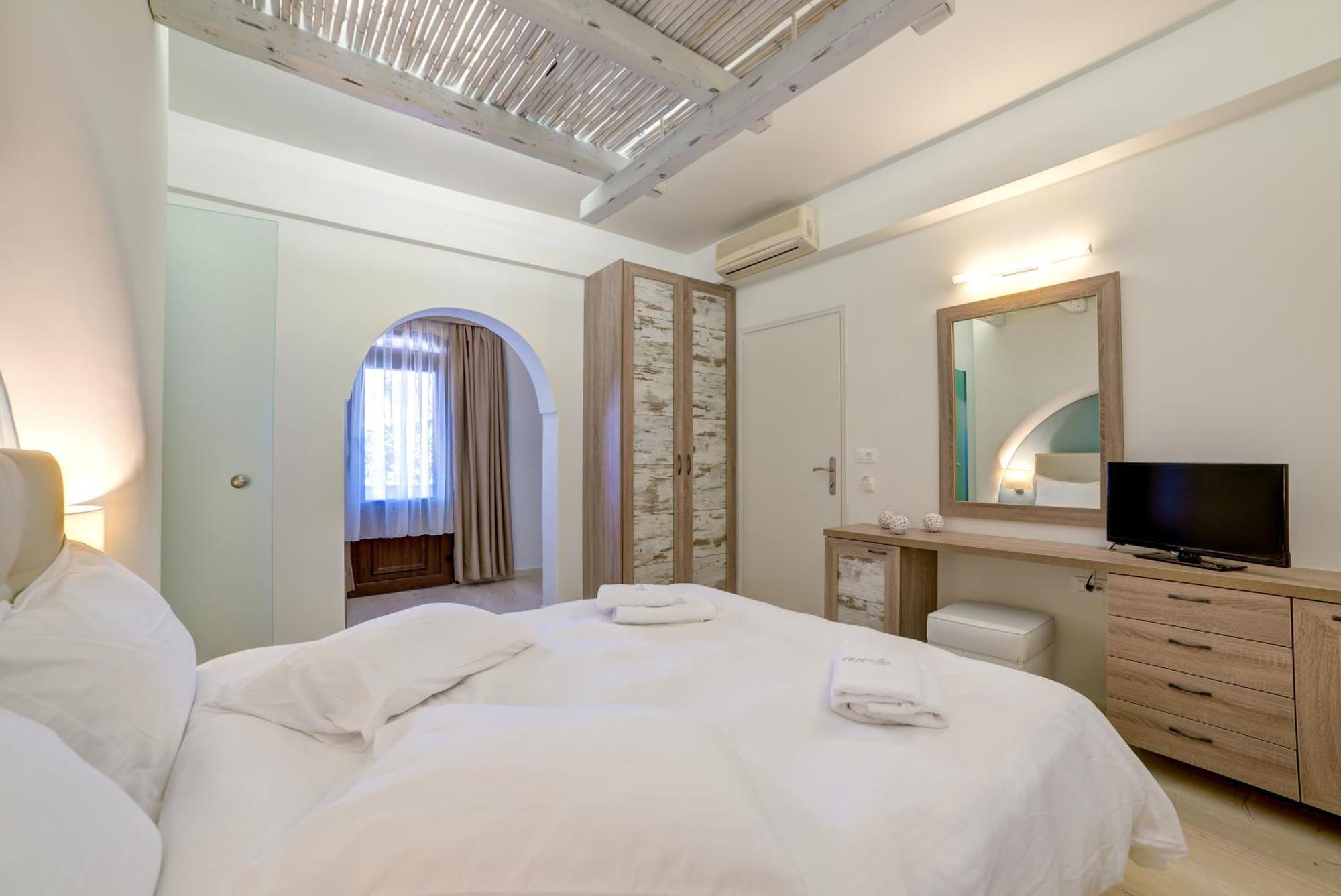 Aparthotel Ifestos 3*