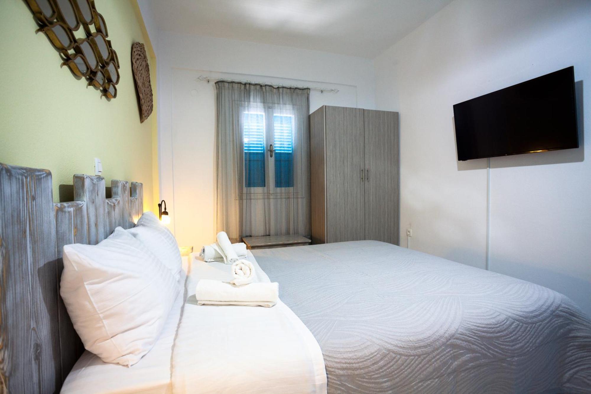 Stella's Place, Vlichada