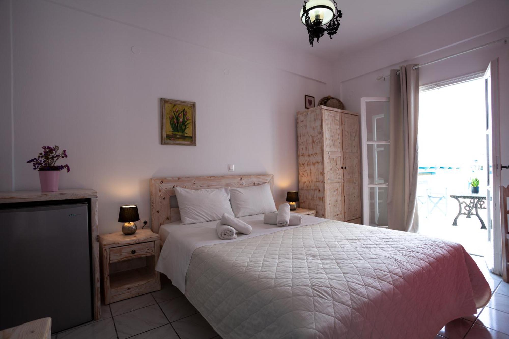 Stella's Place, Vlichada Guest house *
