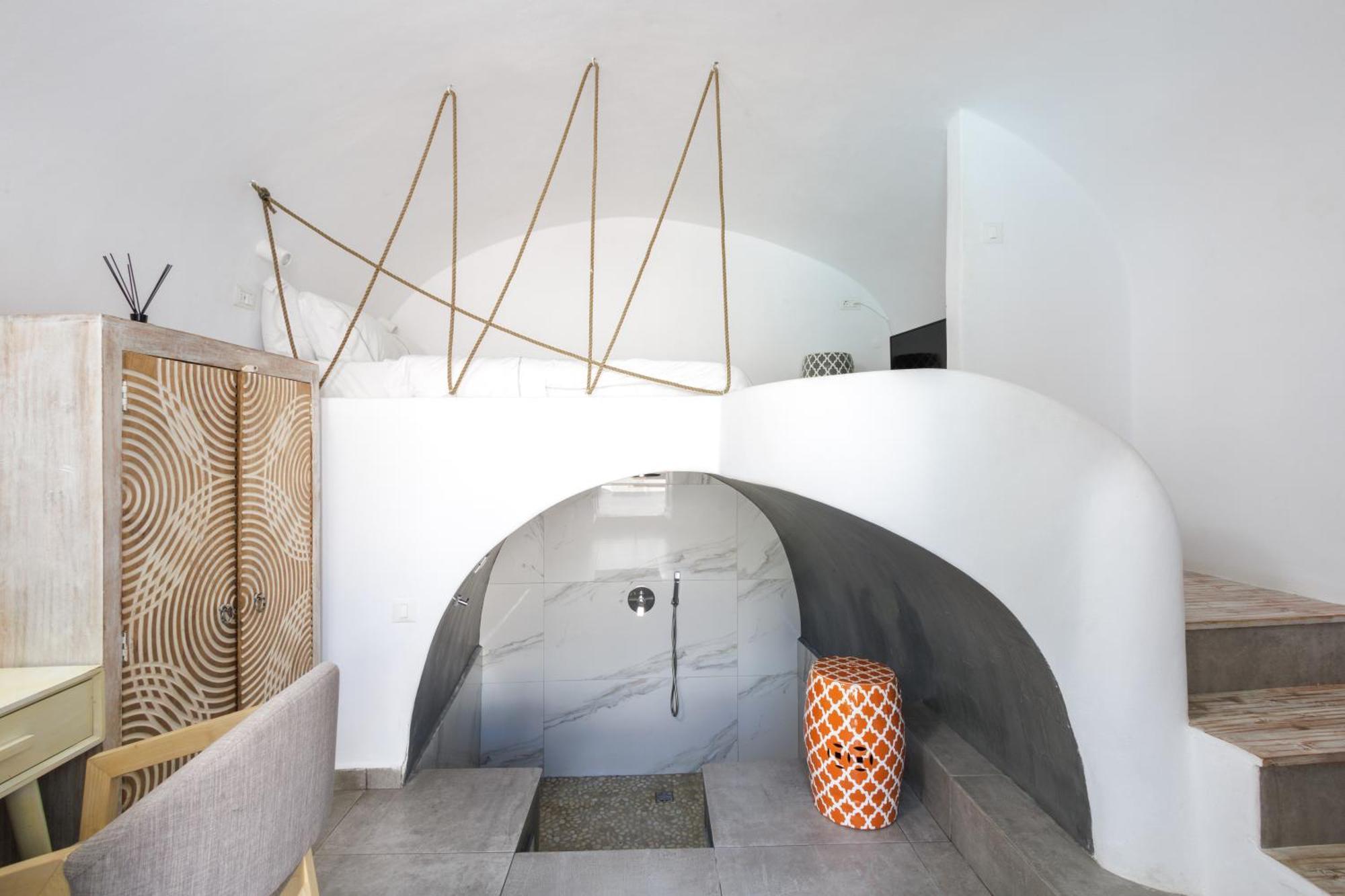 The Museum Project 4* Oia (Santorini)