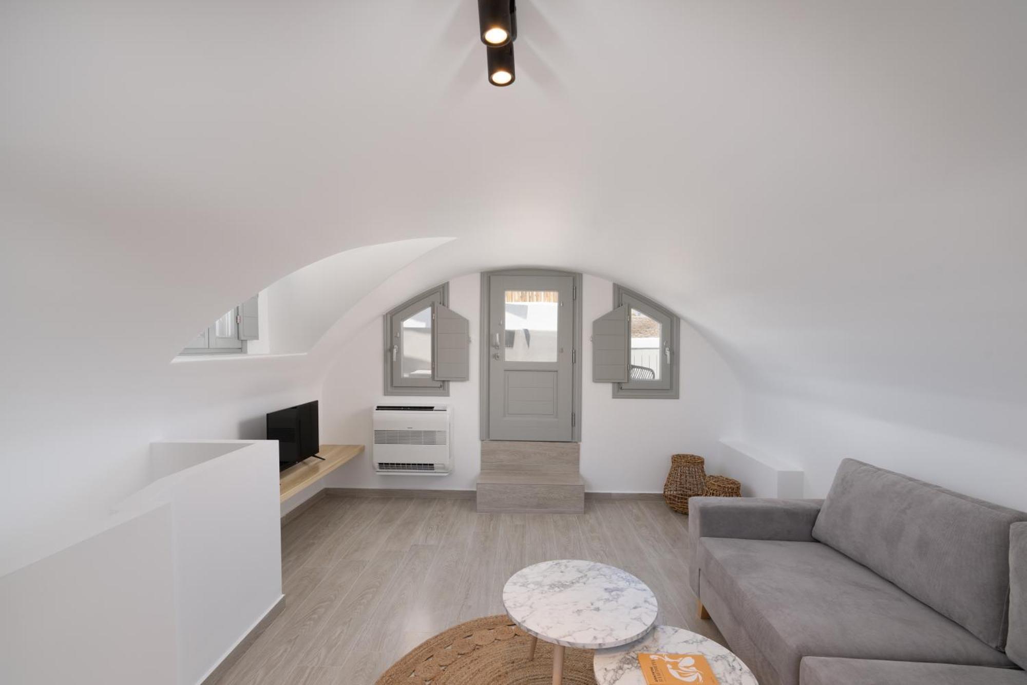 Aegean Diamonds Luxury Monolithos (Santorini)