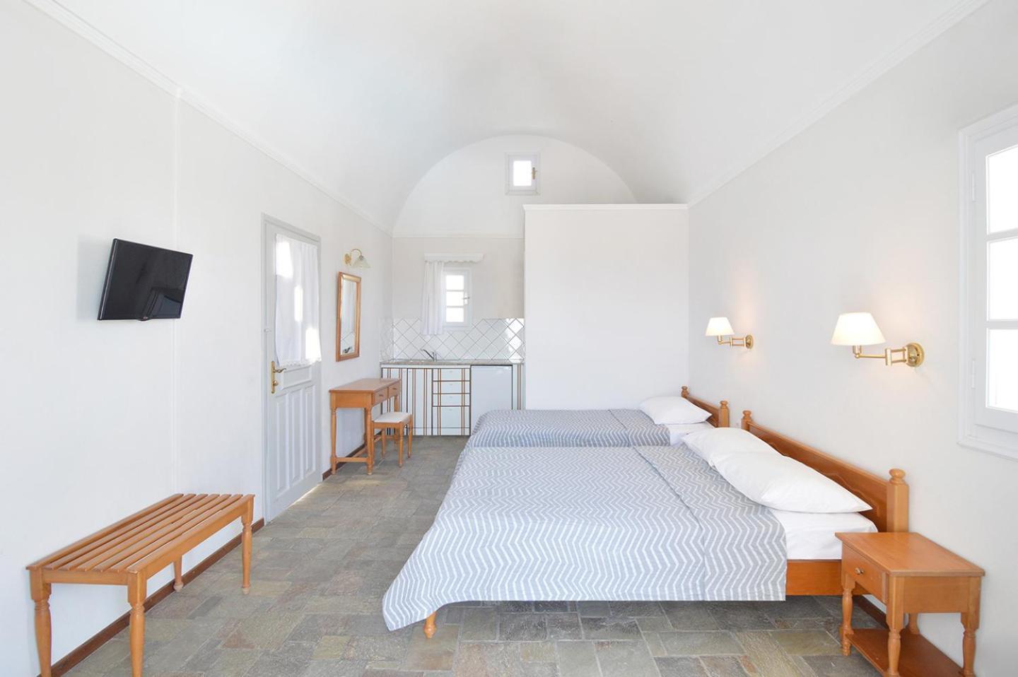 Nostos Studios Perivolos (Santorini)