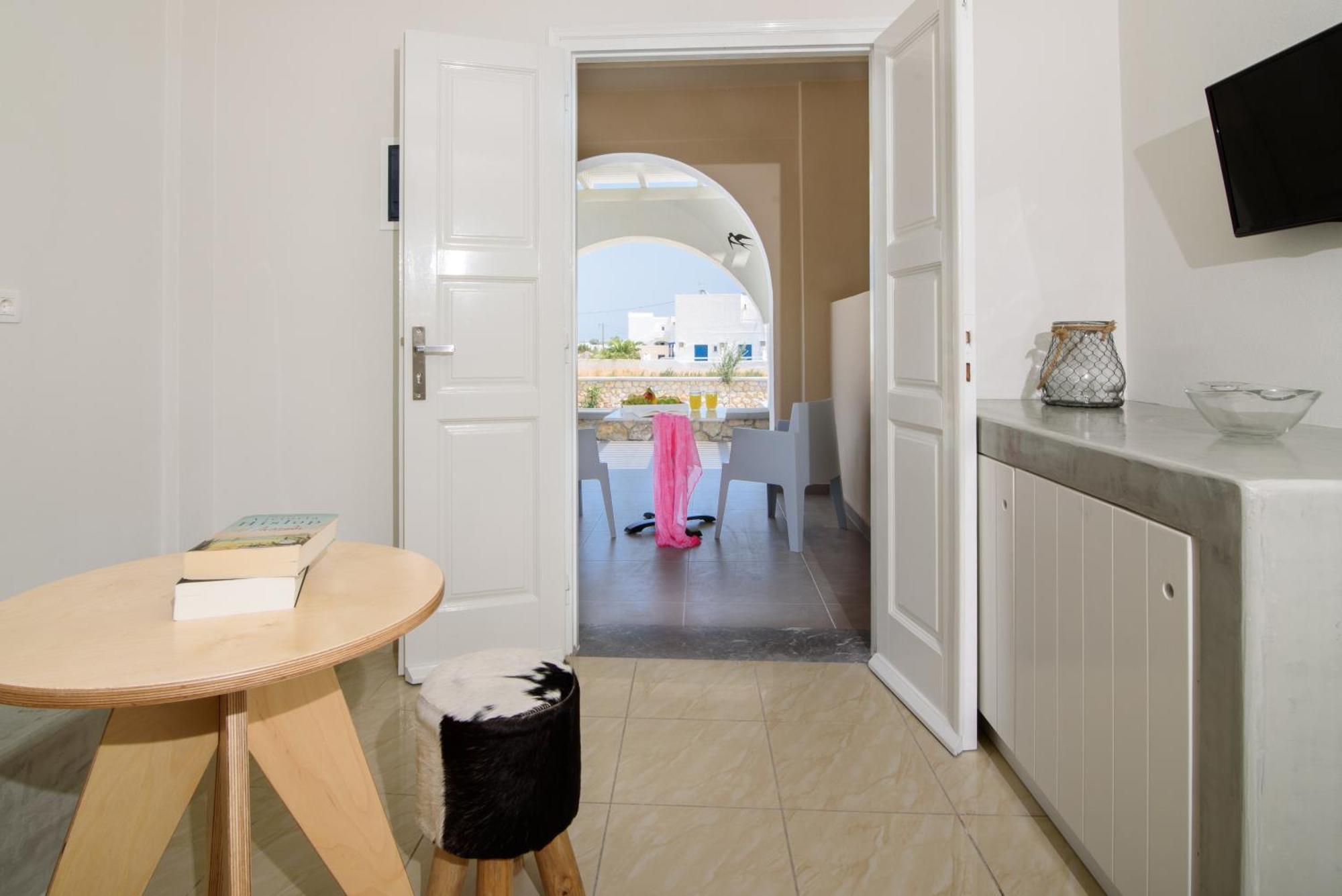 Apartment De_naxia Perissa (Santorini)