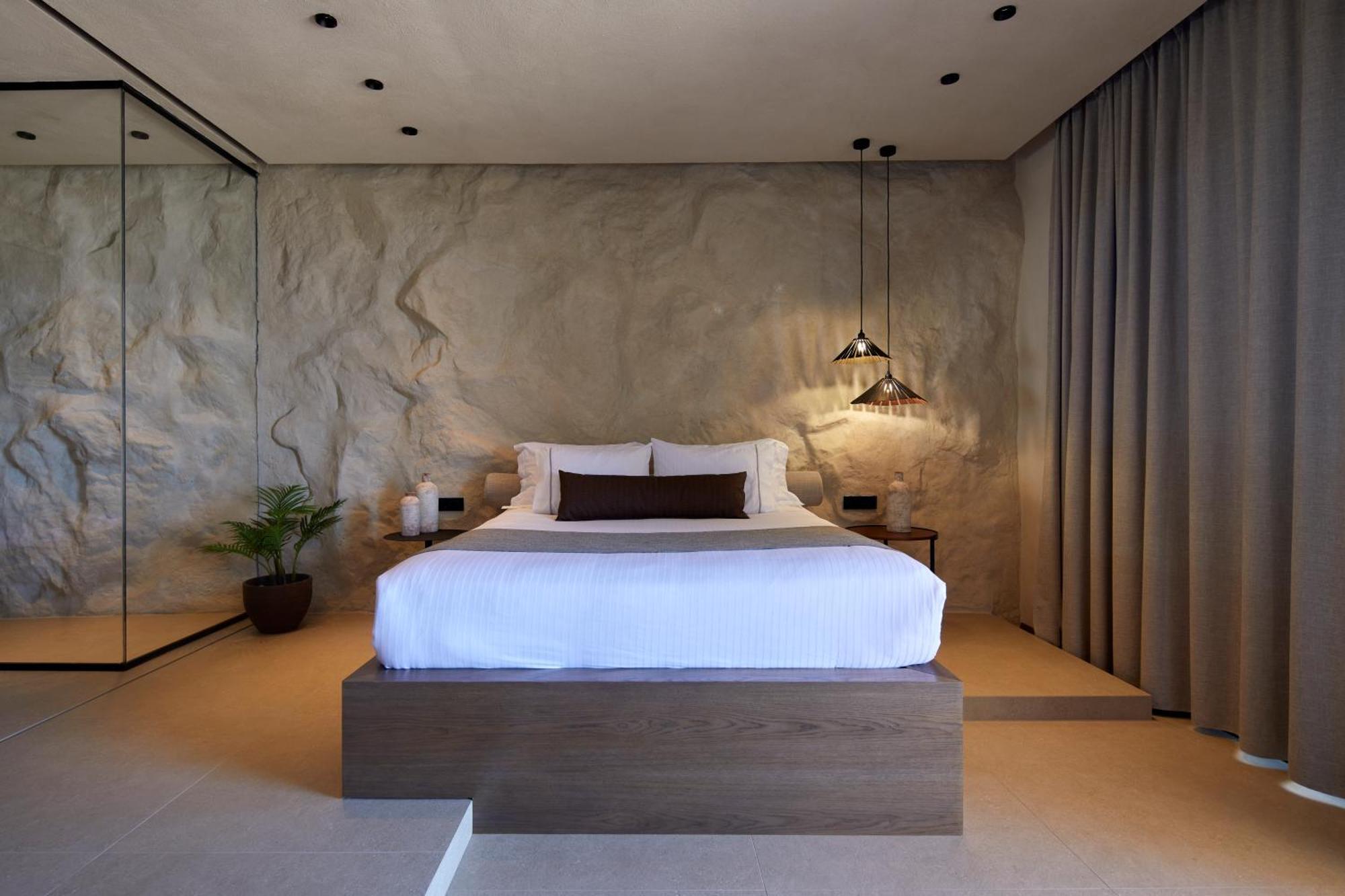Villa North Santorini - A Luxury Pyrgos Kallistis