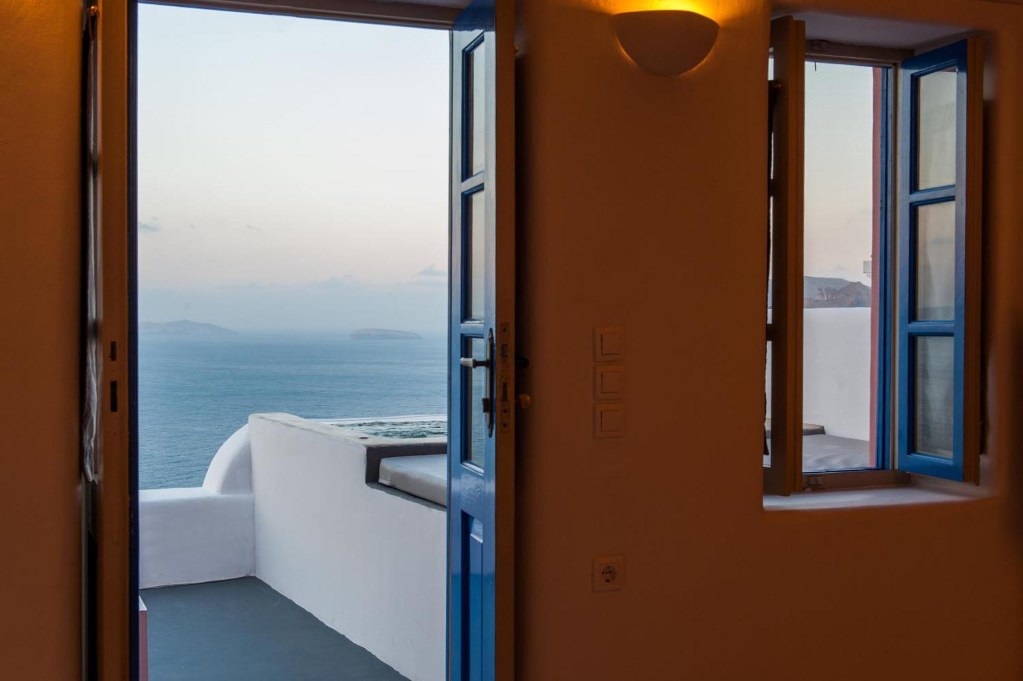 Chroma * Oia (Santorini)