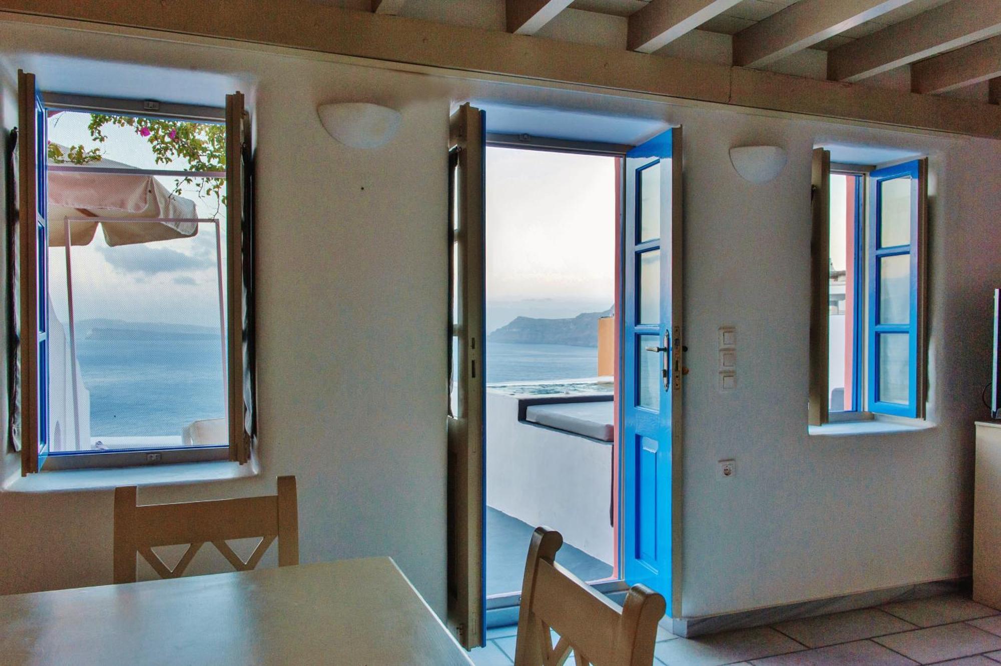 Chroma * Oia (Santorini)