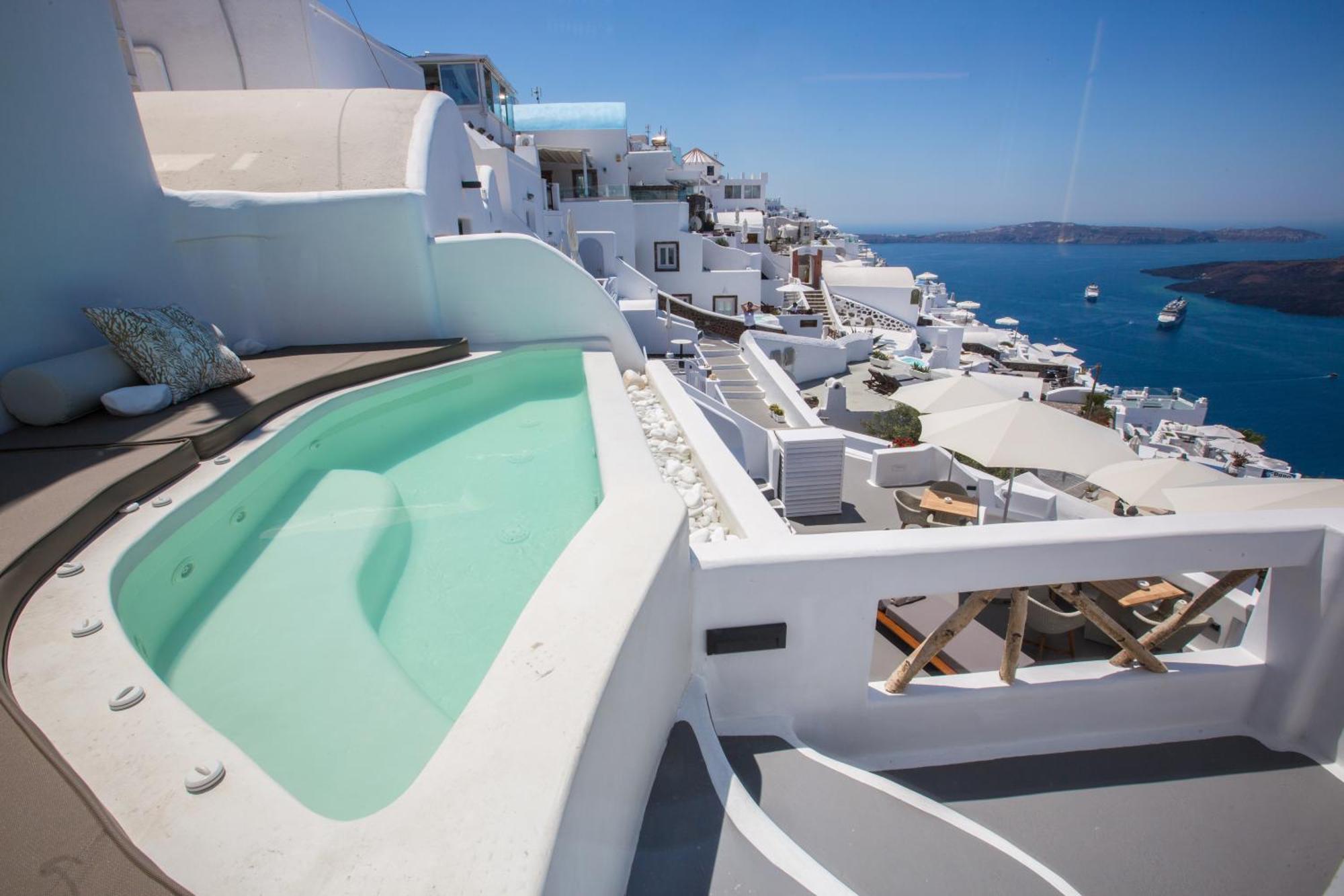 Chic Santorini 3*