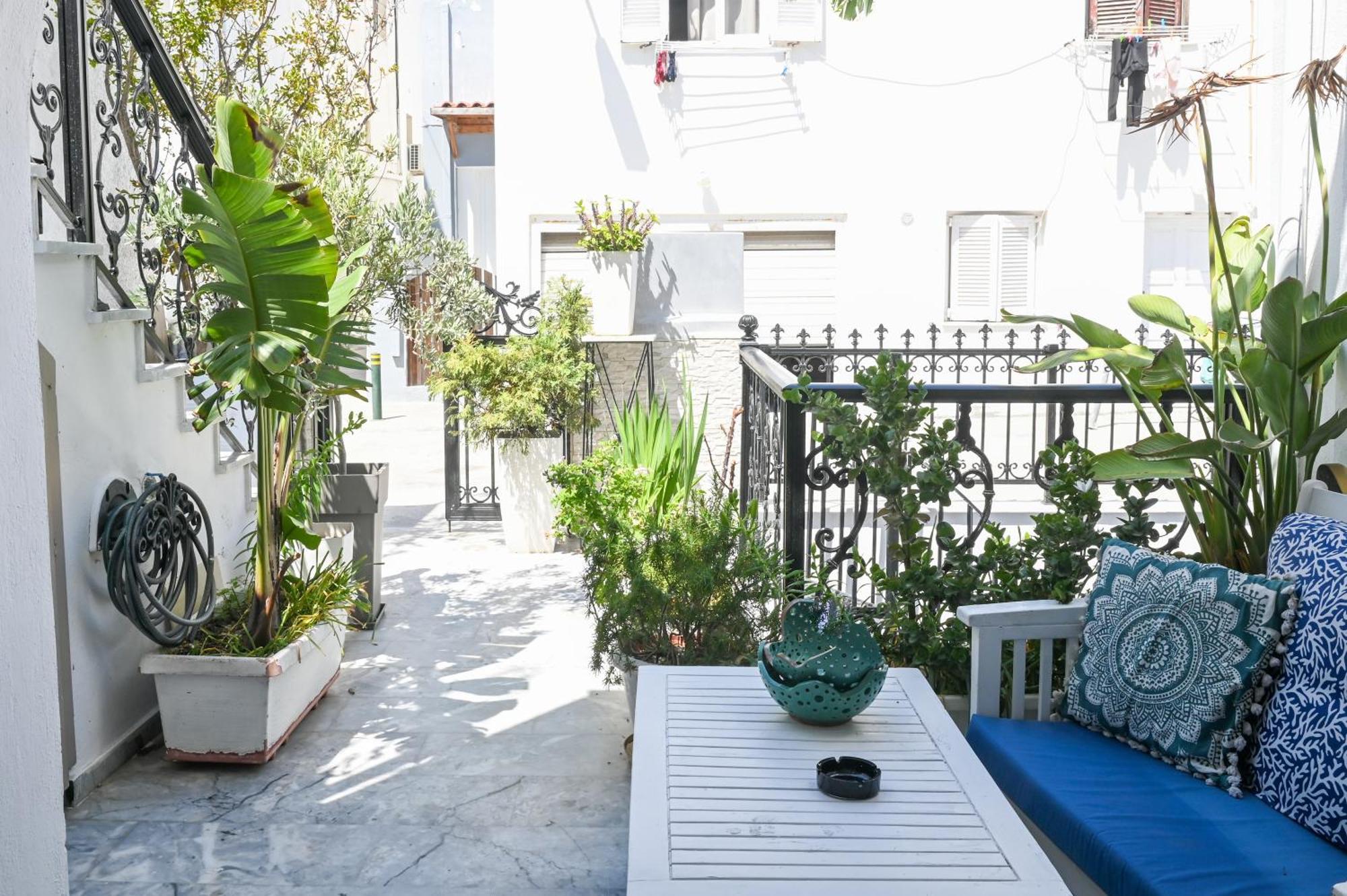 Georgia Pelekanou Apartment *