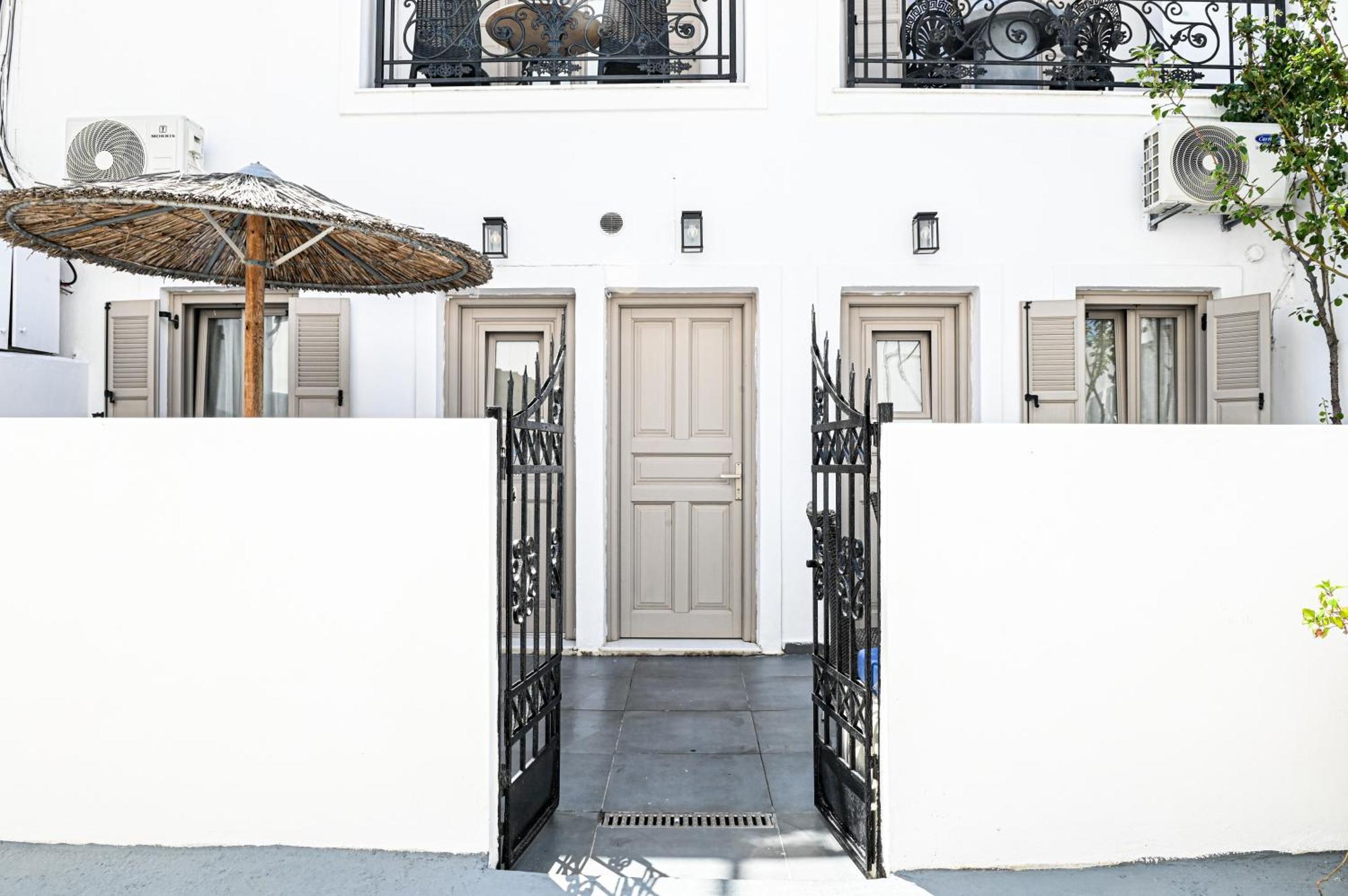 Georgia Pelekanou Fira (Santorini)