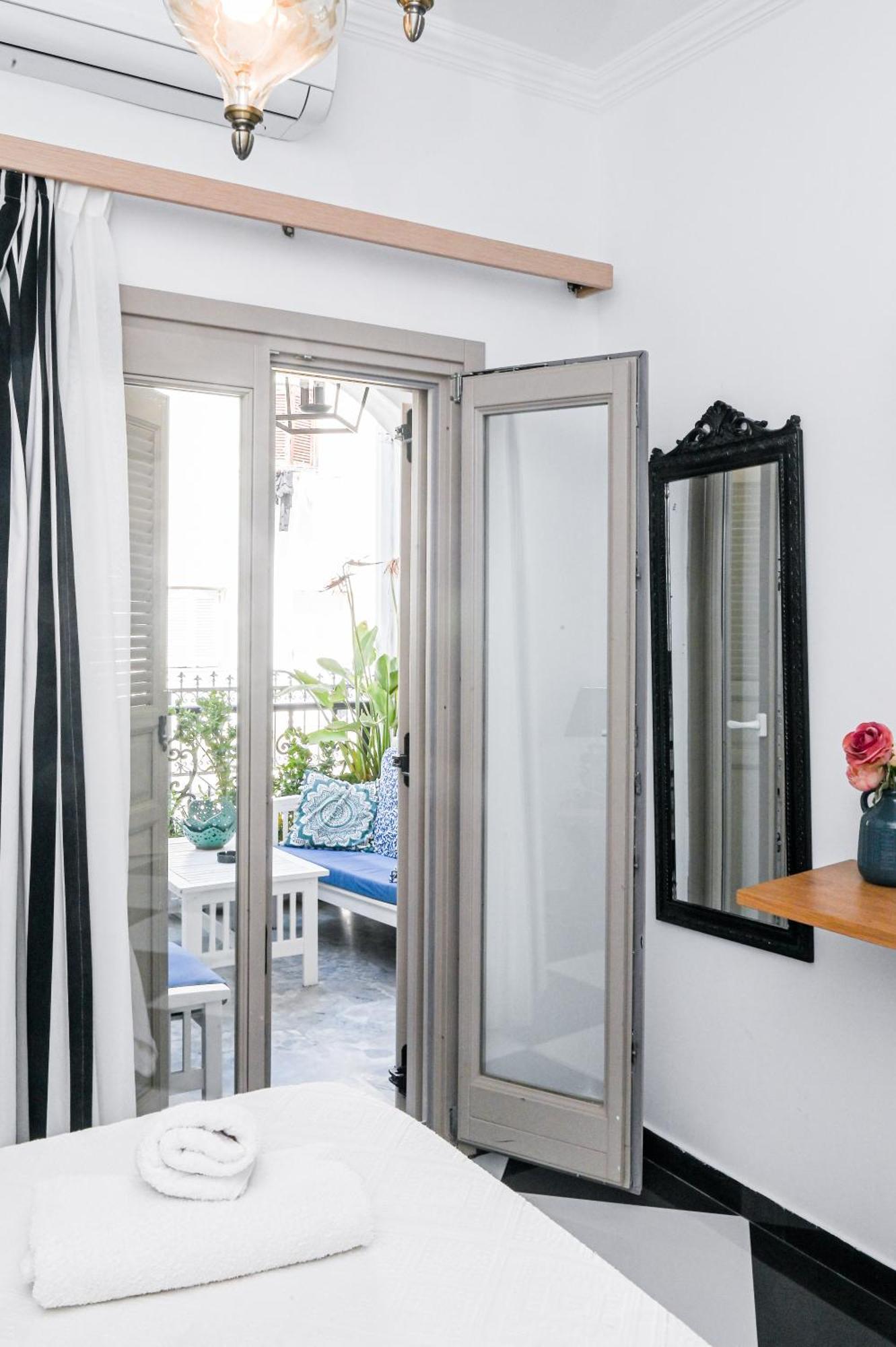 Georgia Pelekanou Apartment *