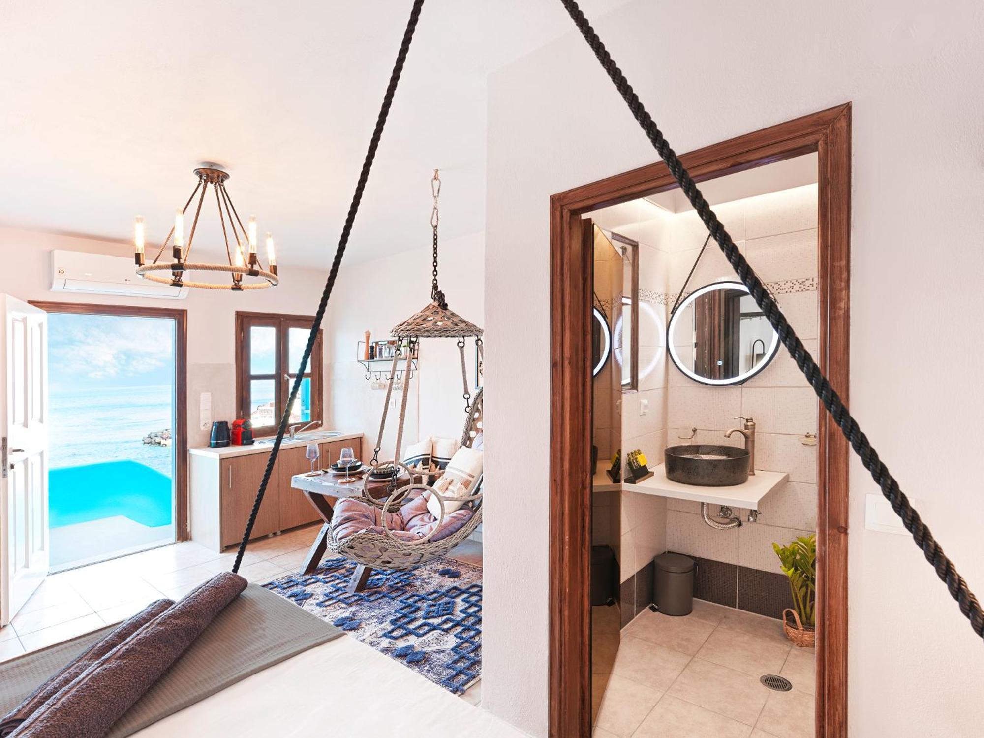 Secret Gem * Oia (Santorini)