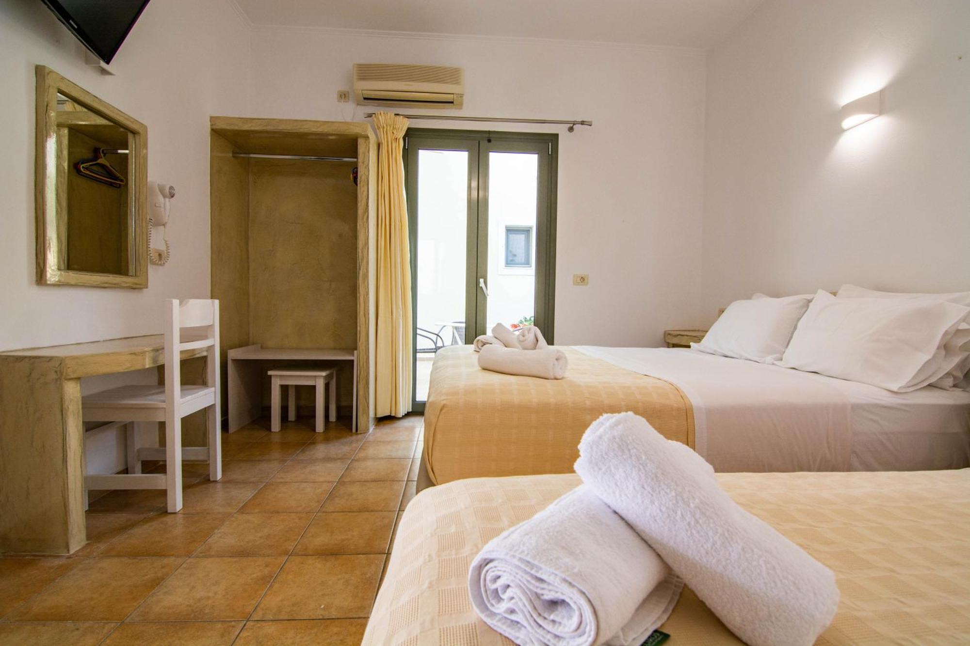 Aparthotel Phevos Perissa (Santorini)