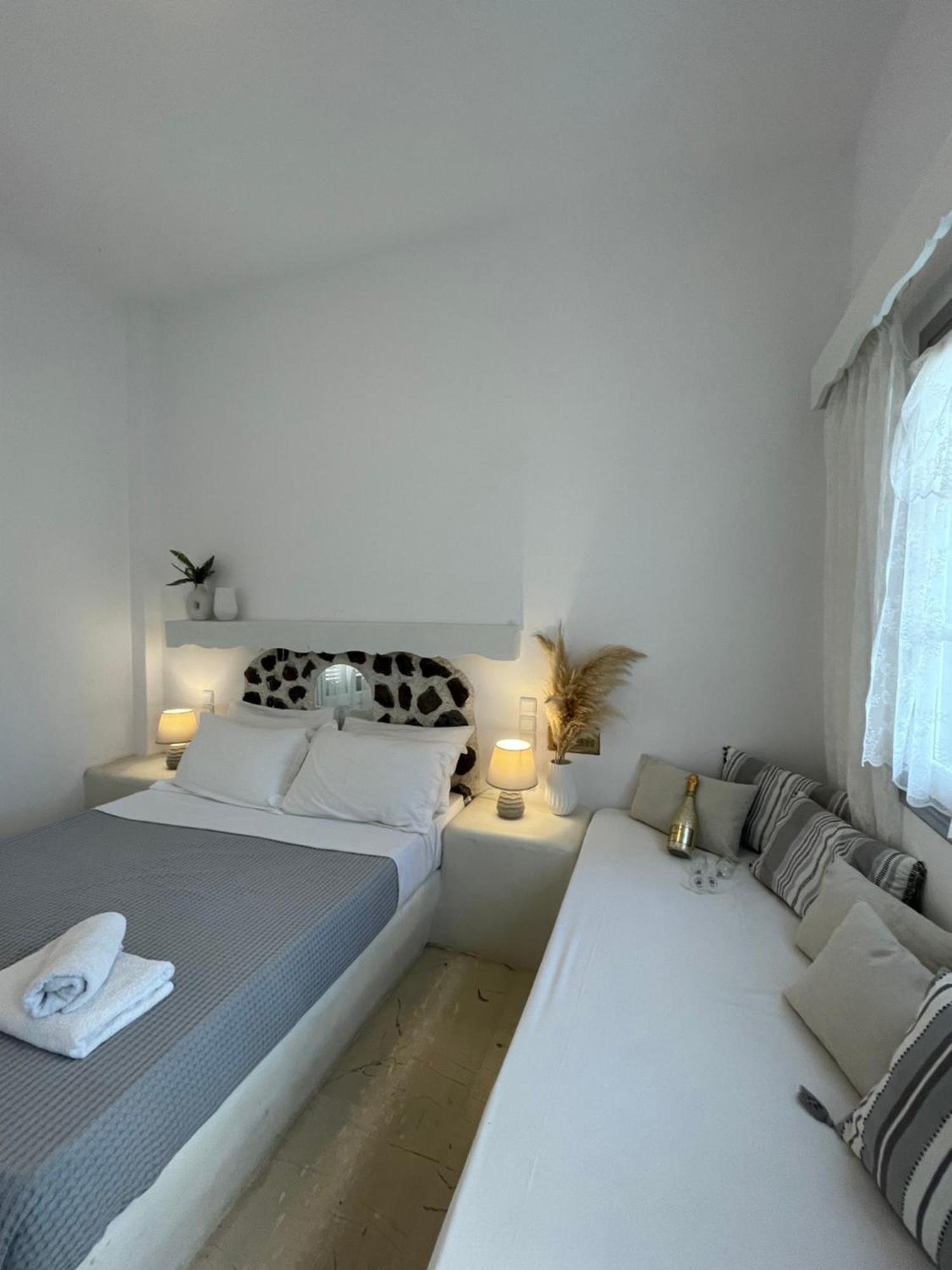 Maina Aparthotel Kamari (Santorini)