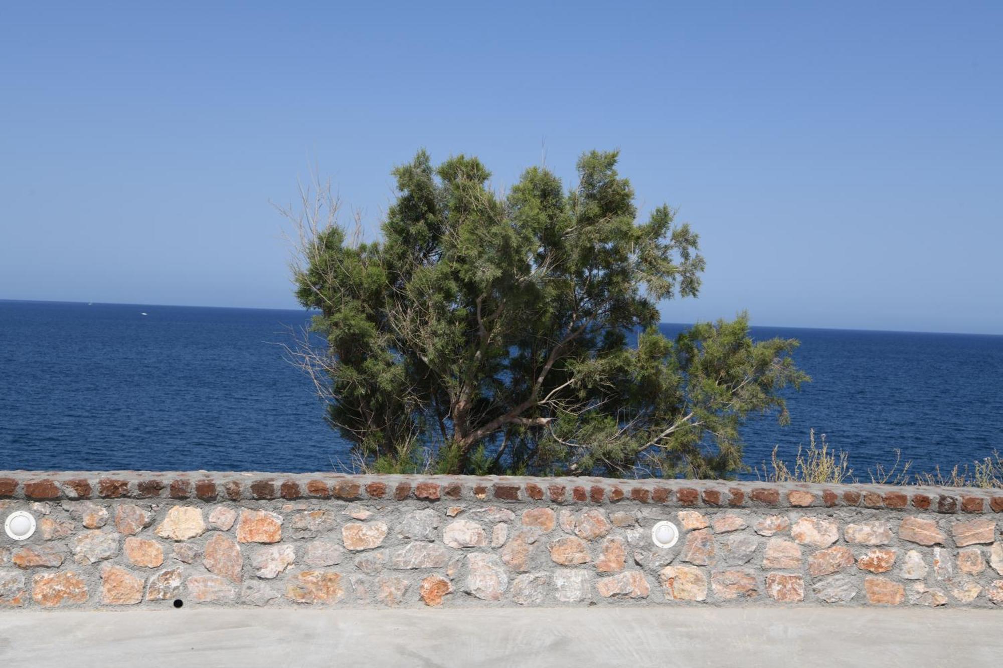 Starlight Luxury Seaside & Imerovigli (Santorini)