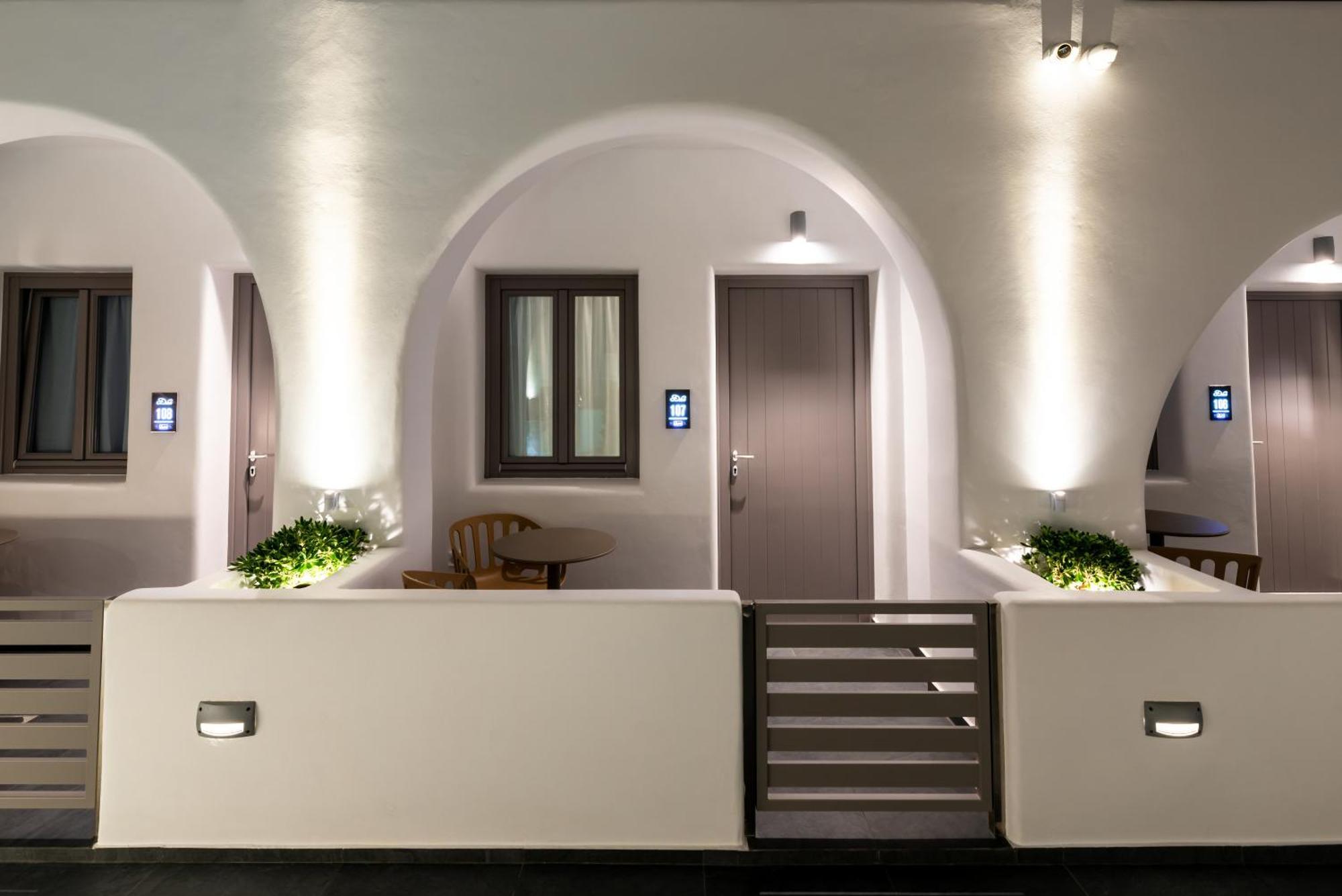 Deluxe Santorini