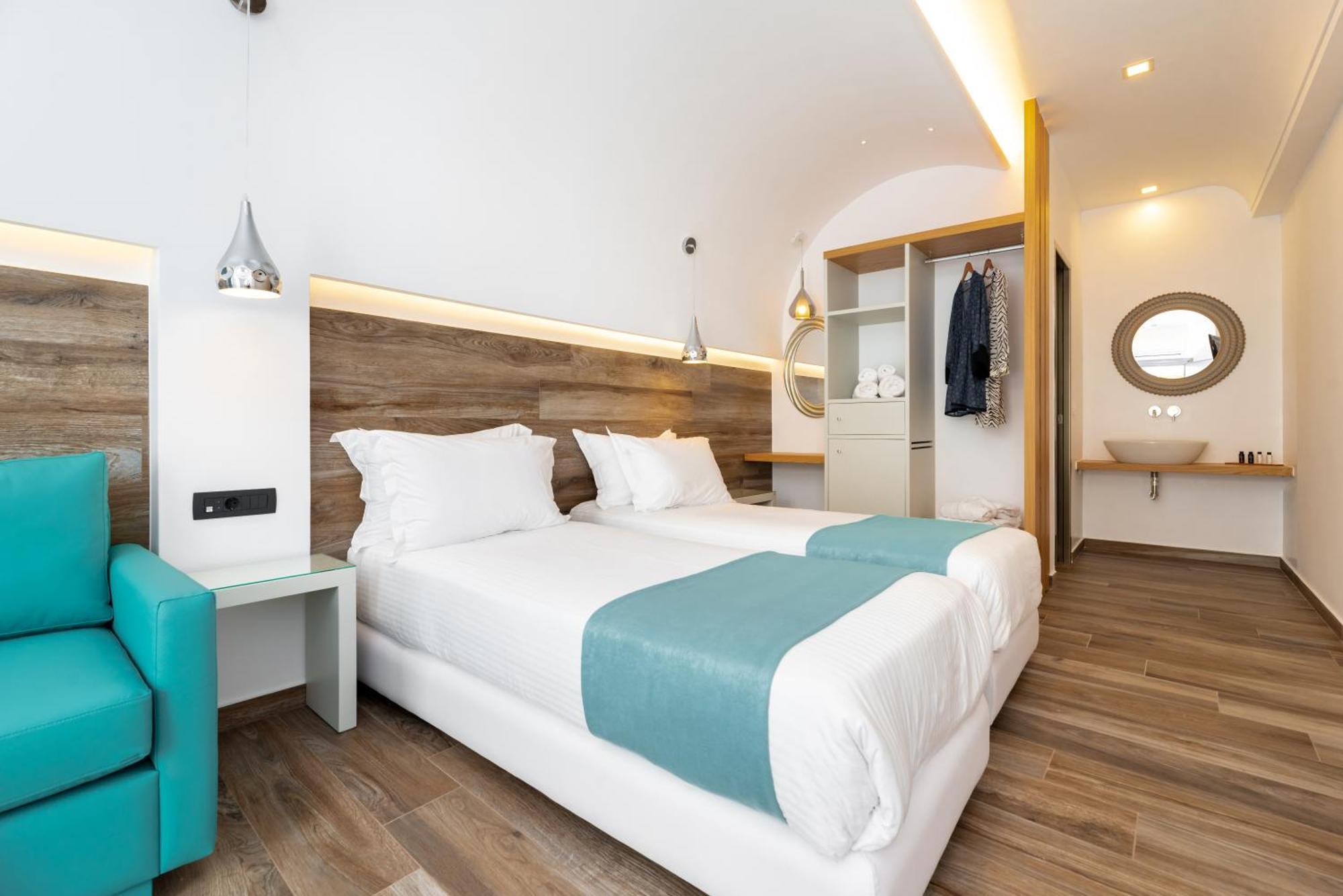 Deluxe Santorini Fira (Santorini)