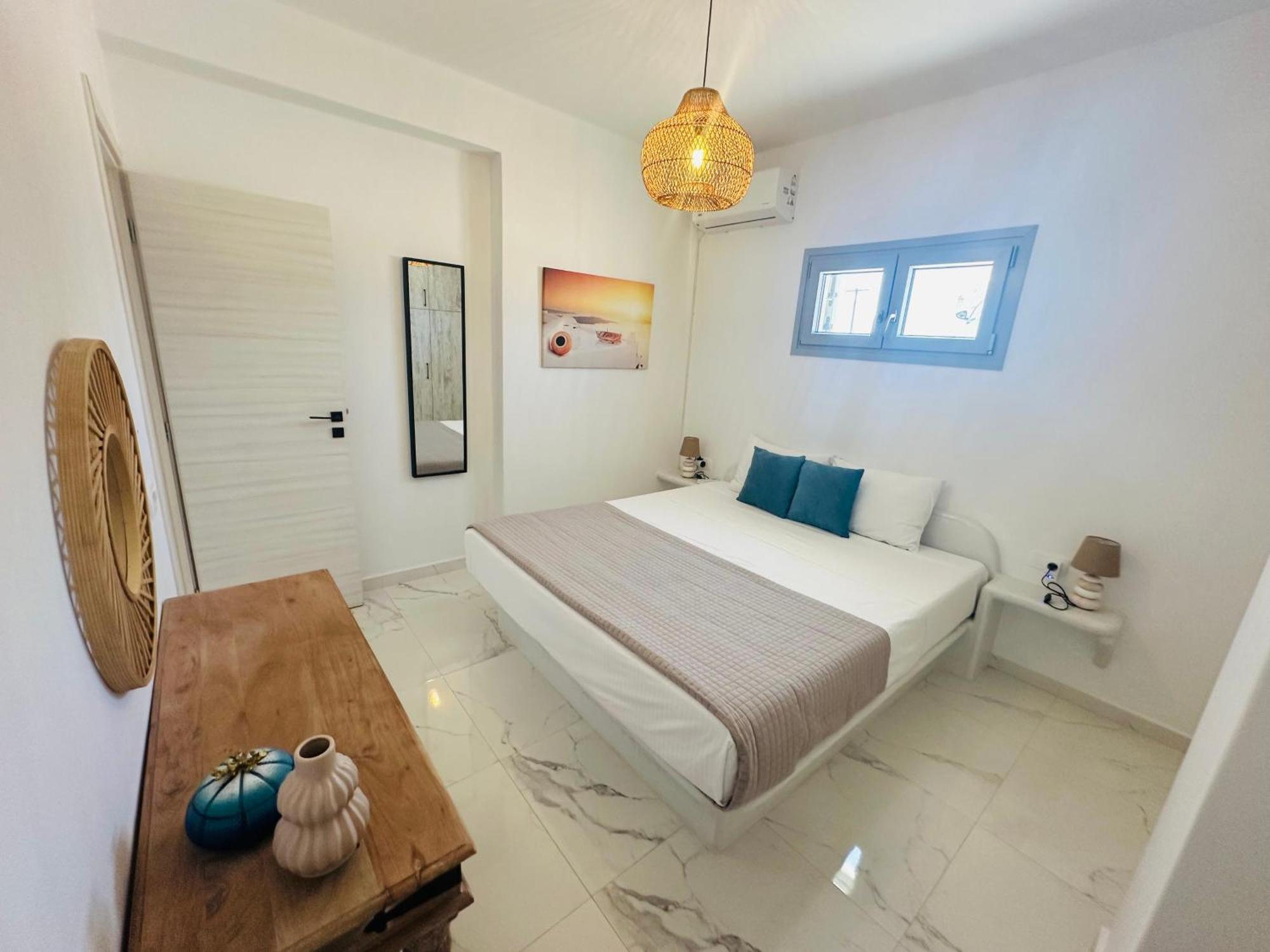 Santana Apartment Perivolos (Santorini)