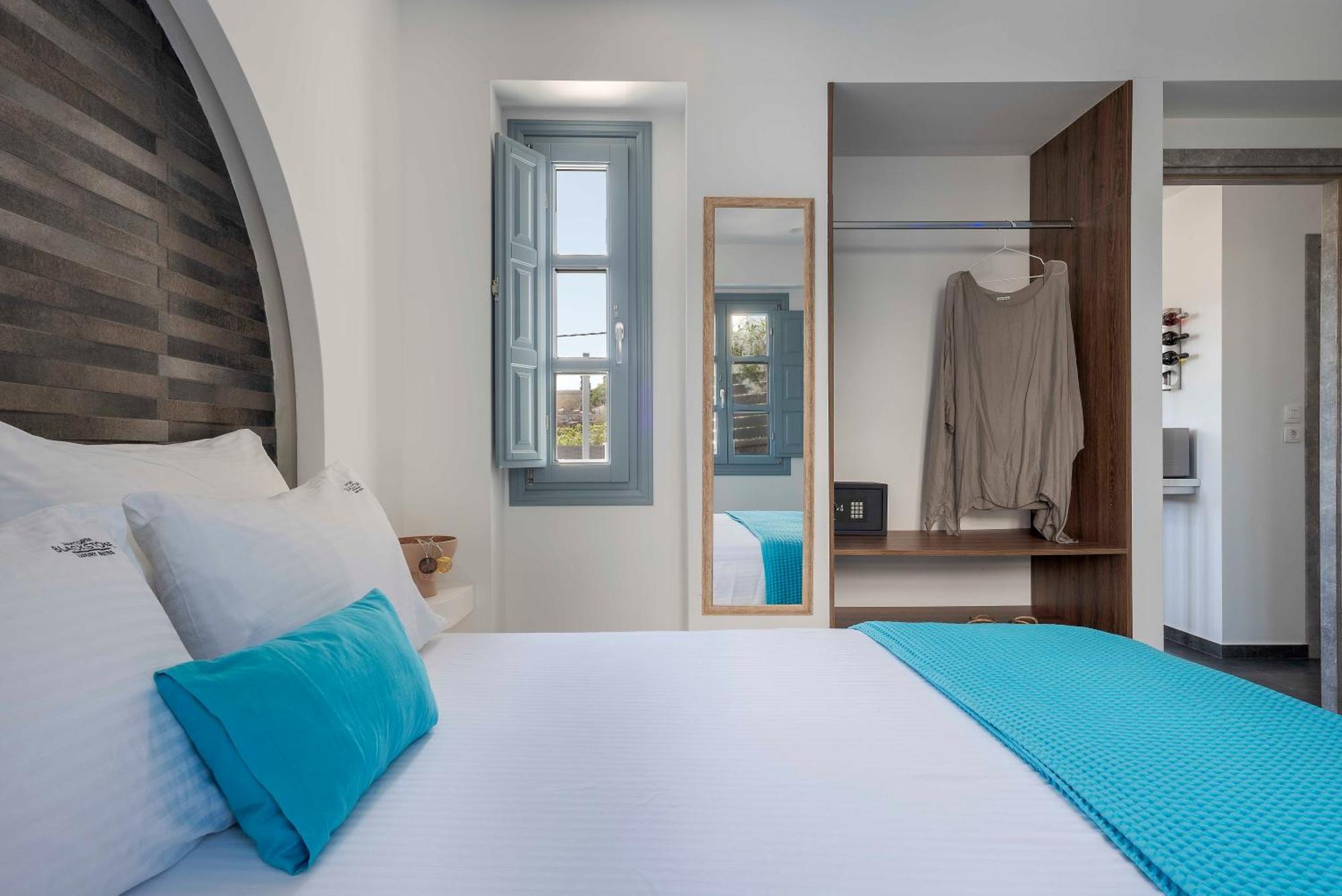 Blackstone Luxury * Emporio (Santorini)