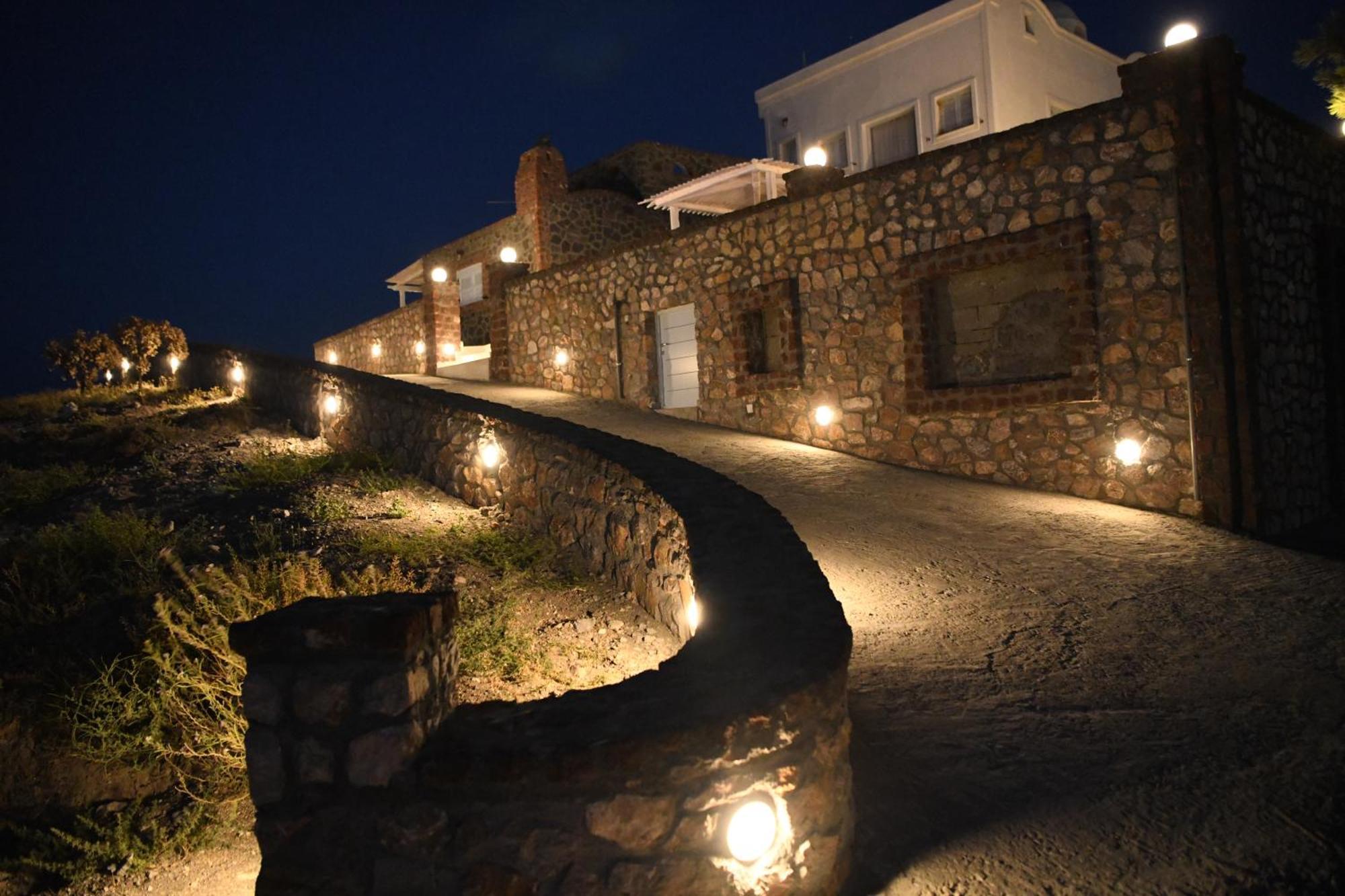 Starlight Luxury Seaside & *
