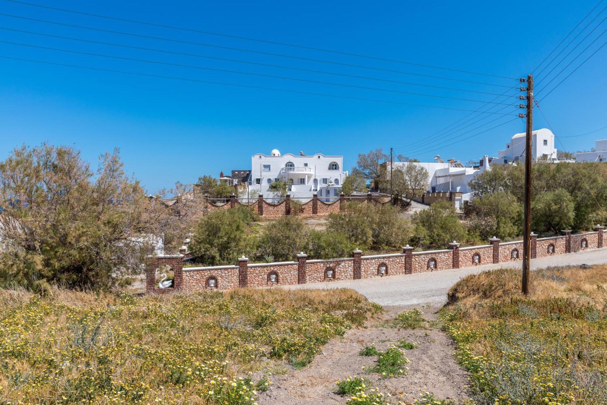 Starlight Luxury Seaside & Villa Imerovigli (Santorini)