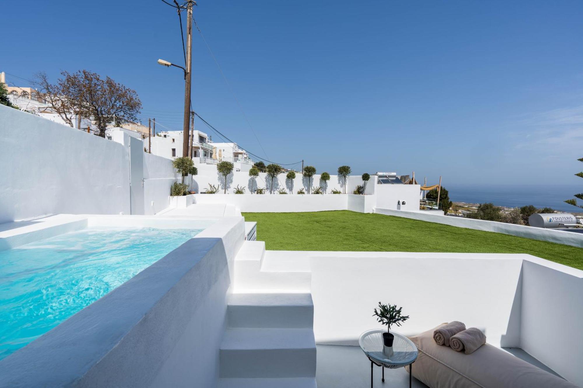 Cycladic & * Fira (Santorini)