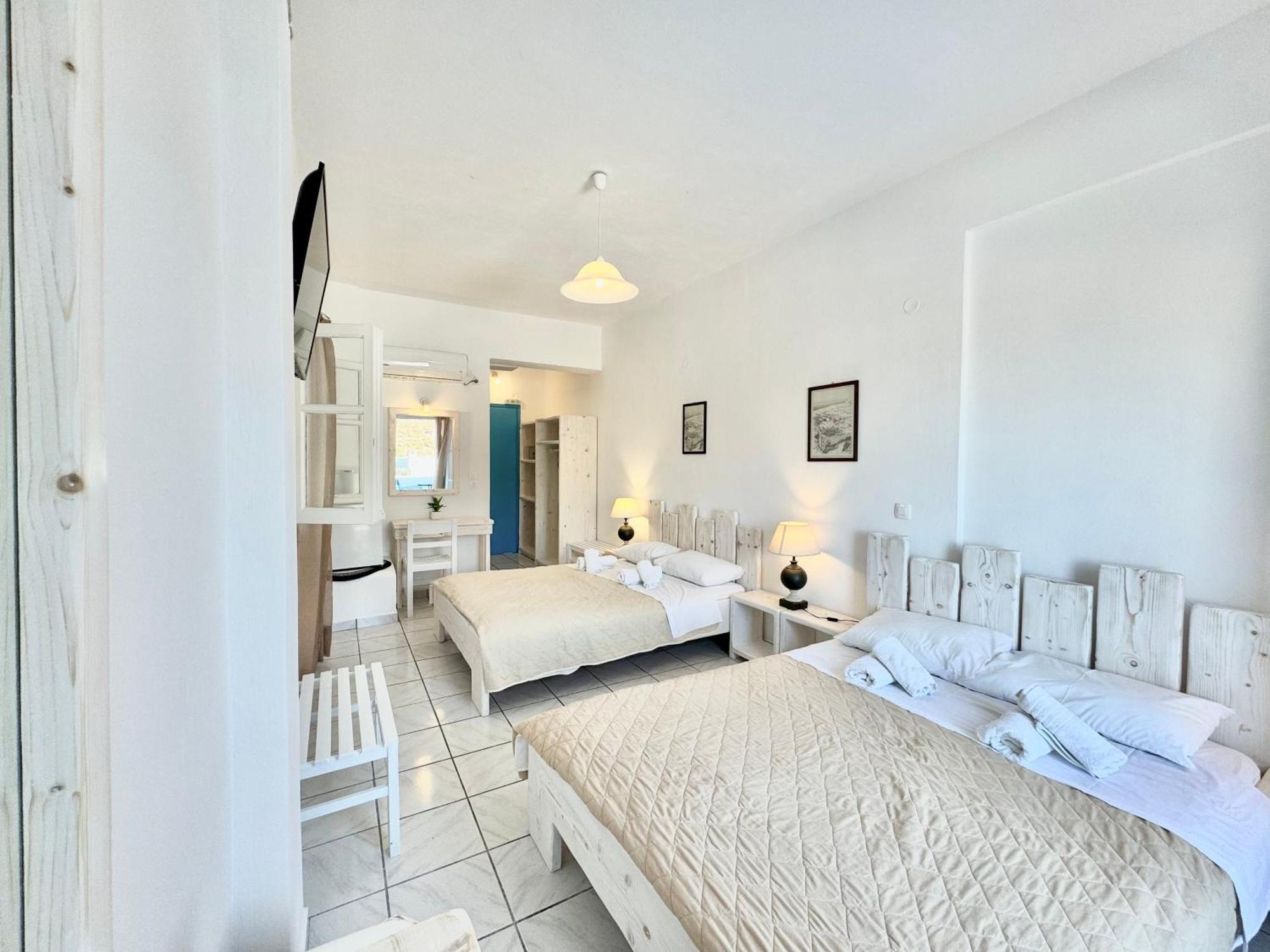 Stella's Place, Vlichada *