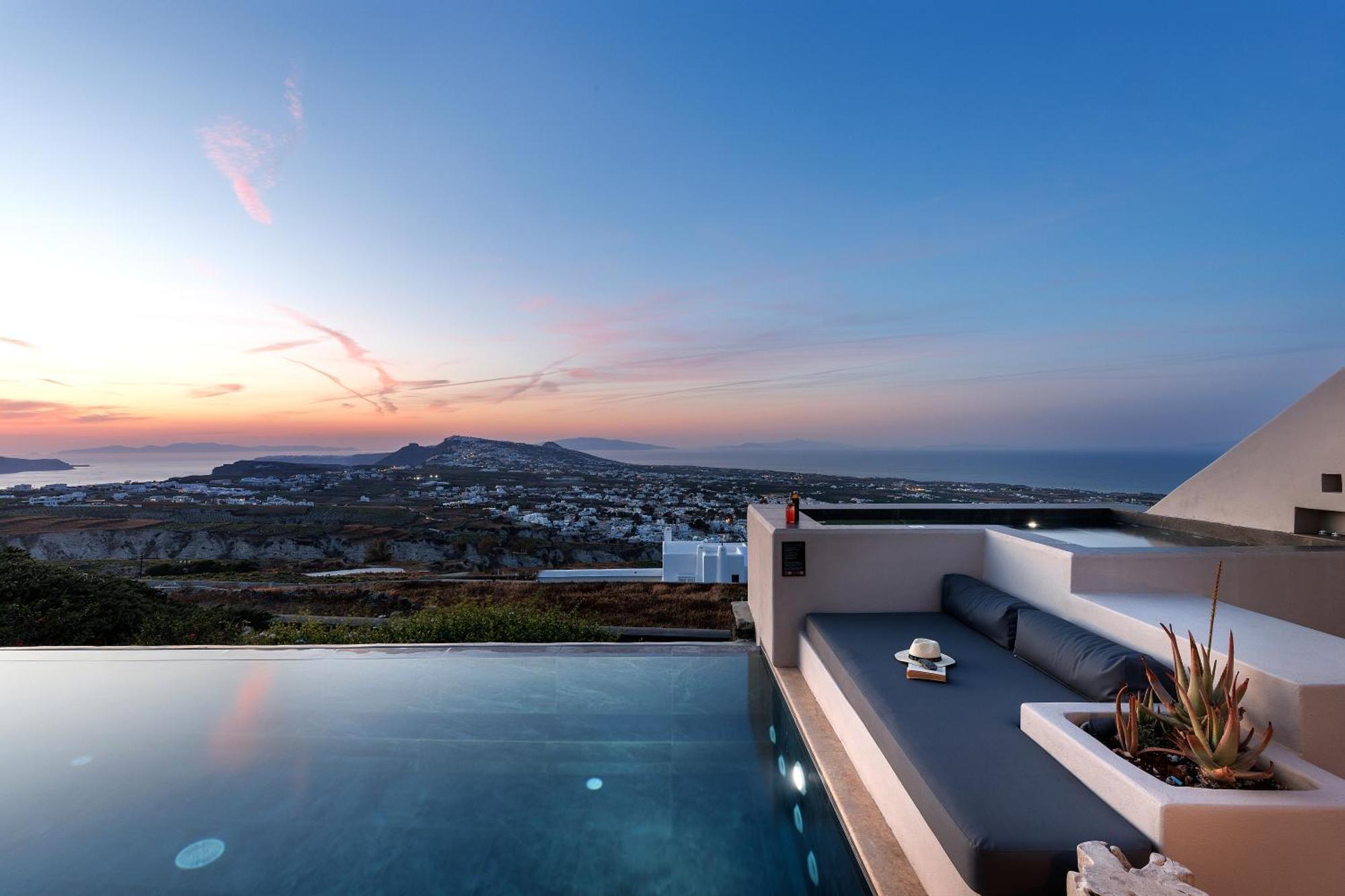 North Santorini - A Luxury Pyrgos Kallistis