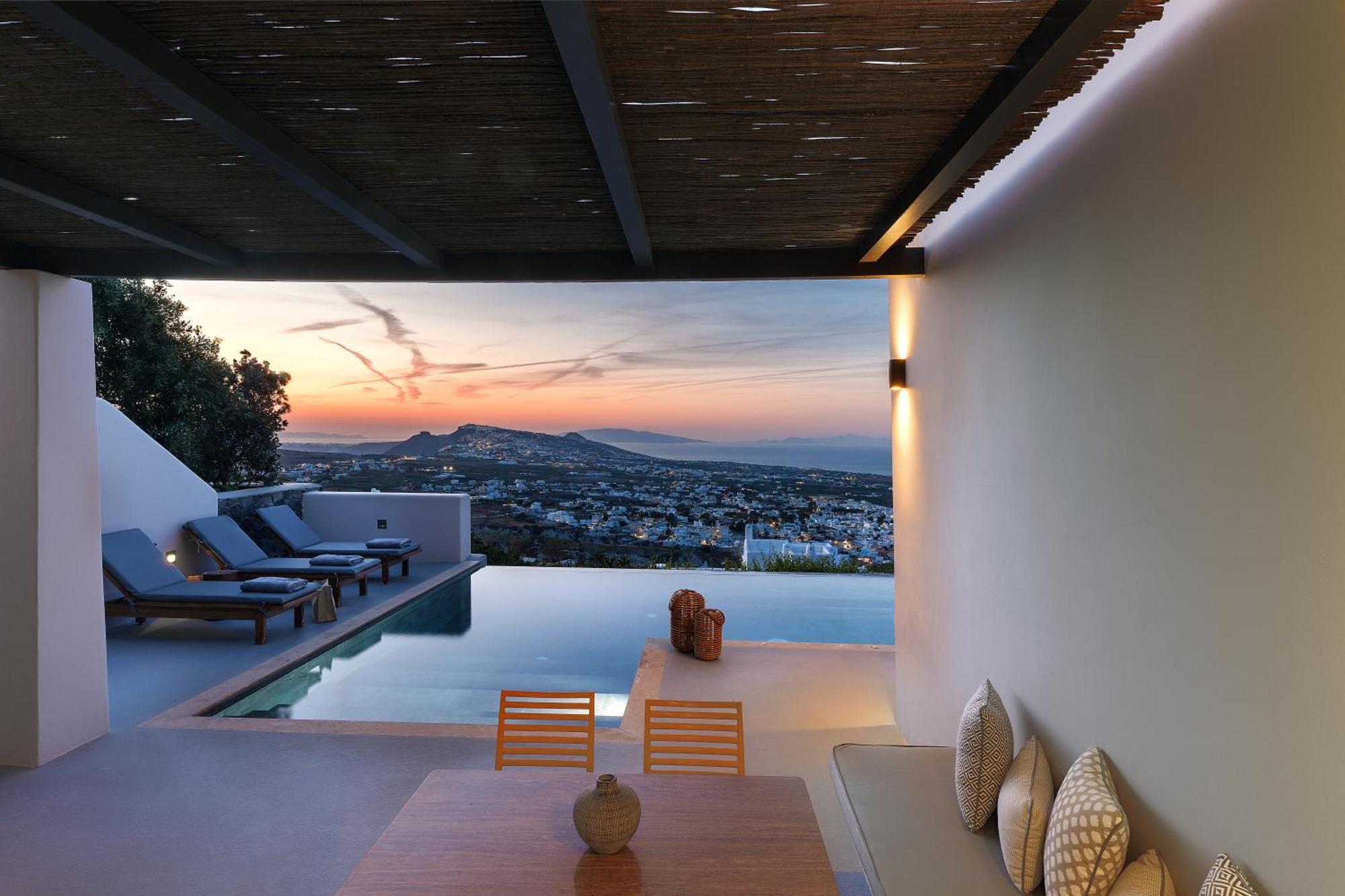 North Santorini - A Luxury Pyrgos Kallistis