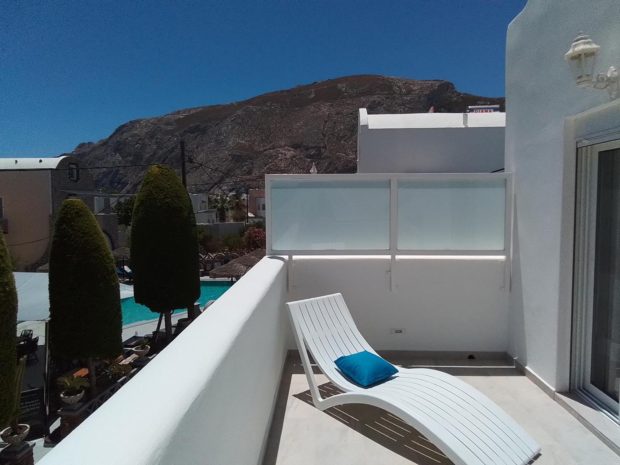 Chariot Santorini Apartment *