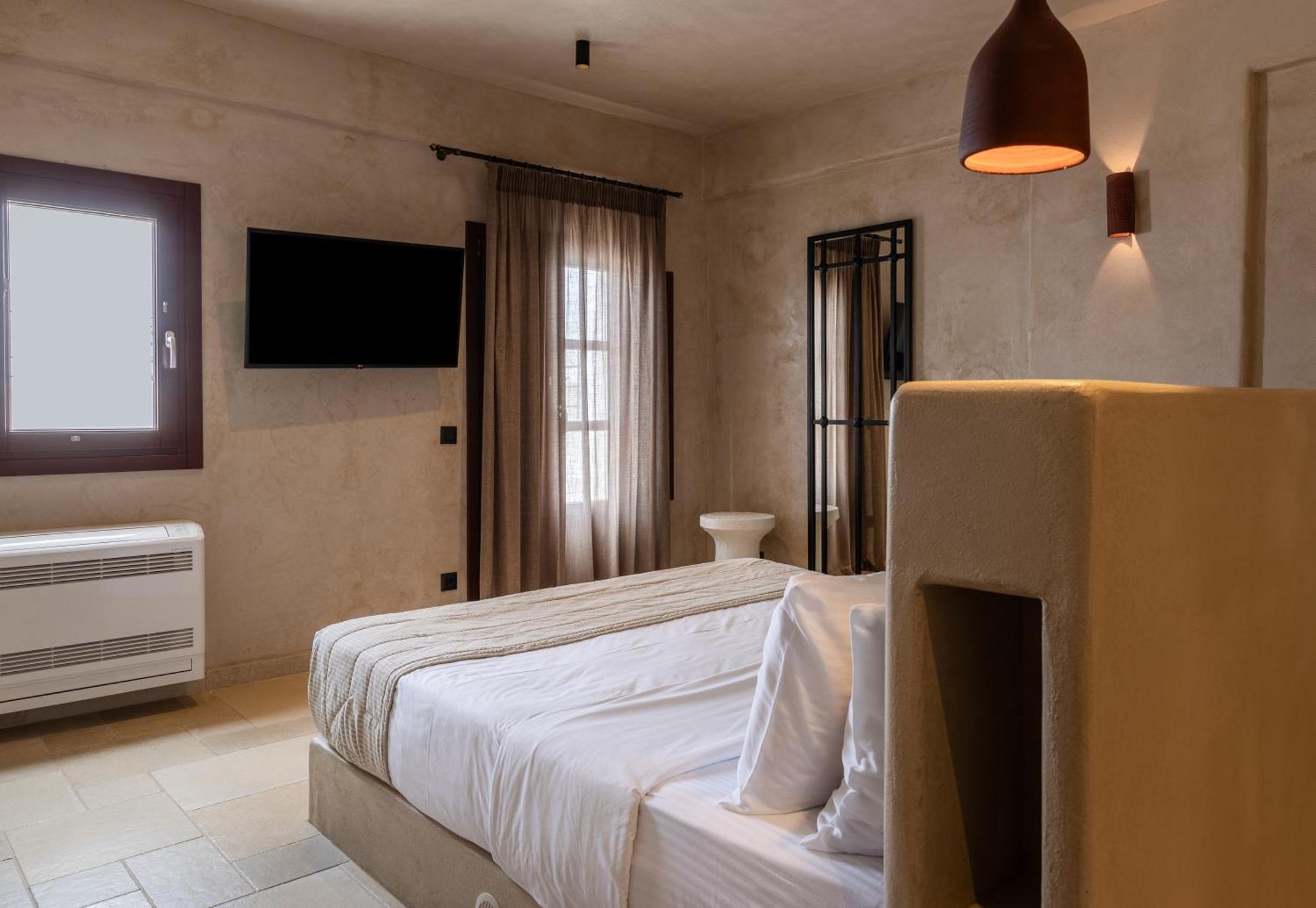 Meroviglia Boutique Imerovigli (Santorini)