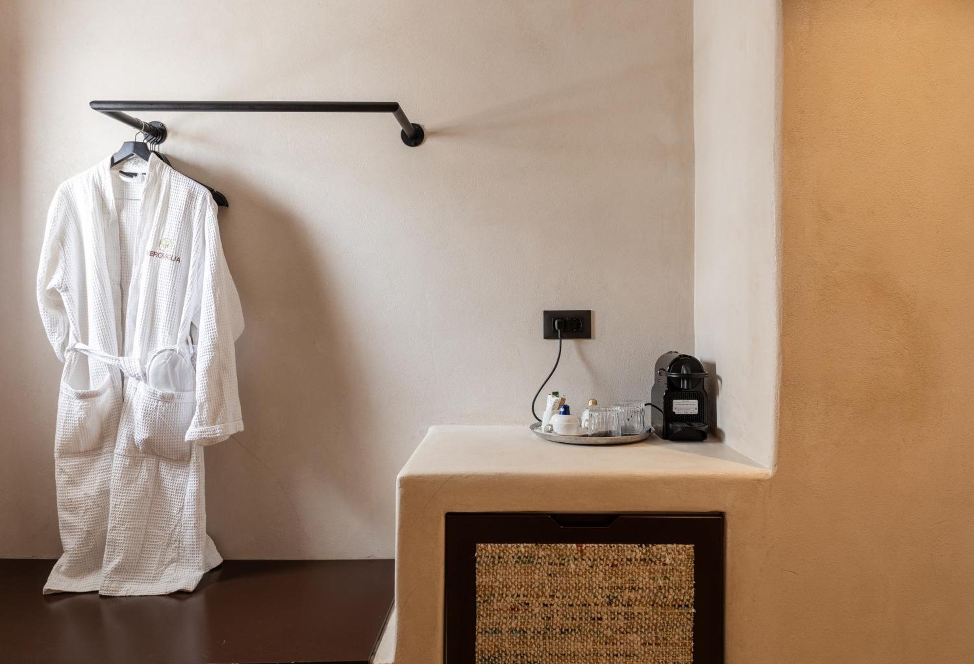 Meroviglia Boutique * Imerovigli (Santorini)
